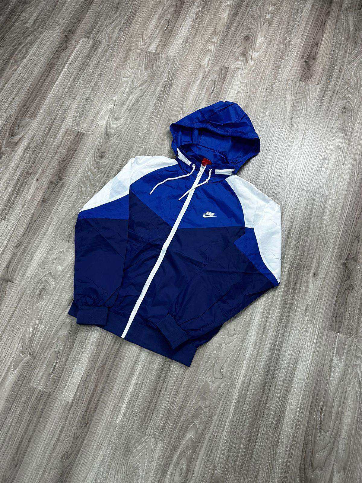 CORTA VENTO NK WINDRUNNER - AZUL