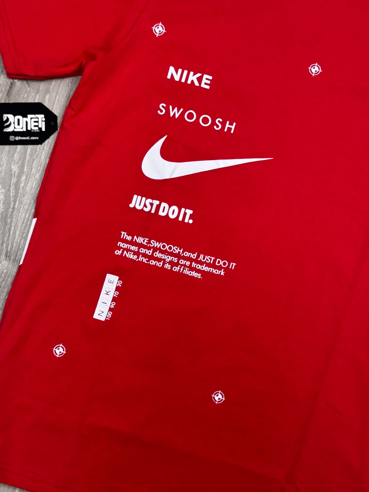 CAMISETA NK SWOOSH + JUST DO IT 25 - VERMELHA