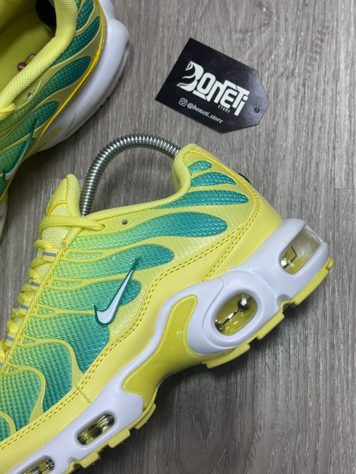 TÊNIS NK AIR MAX PLUS TN - LIMON LIME