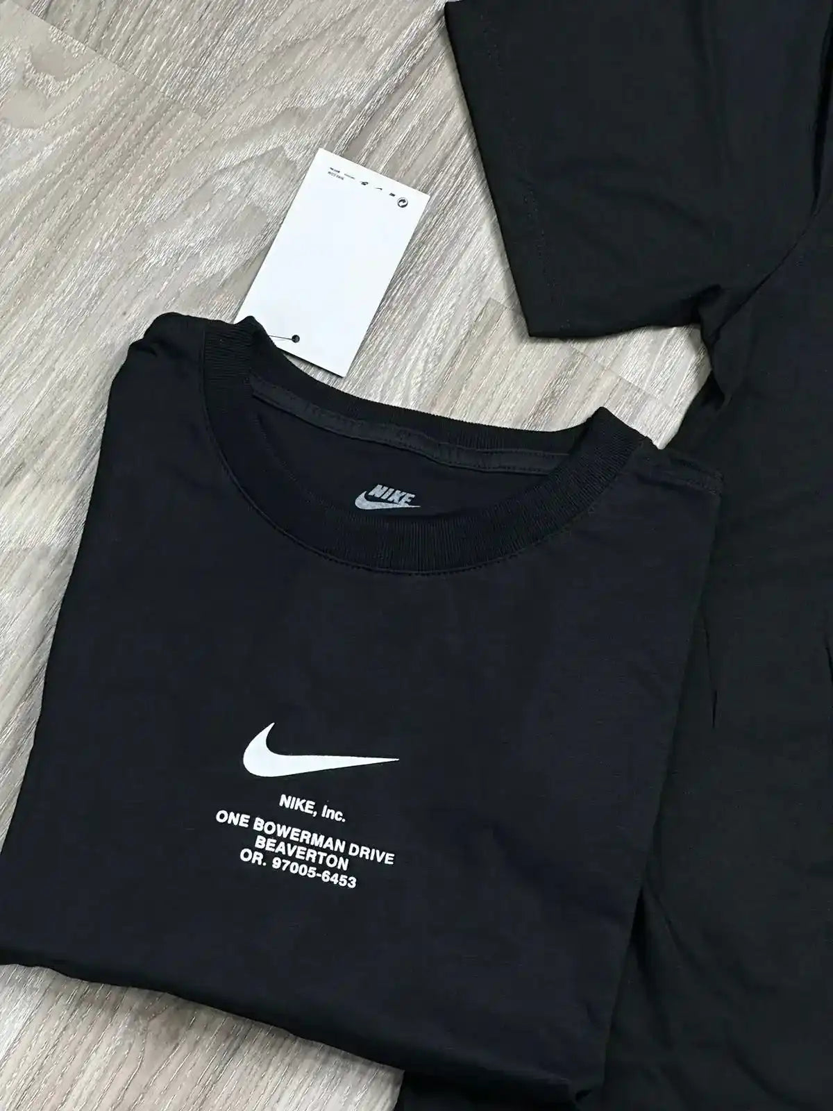 CAMISETA NK SWOOSH BY - PRETA