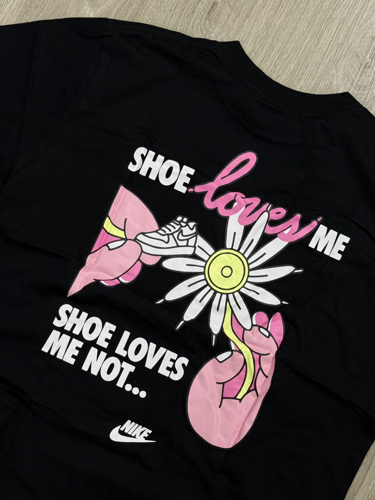 CAMISETA NK SHOE LOVE - PRETA