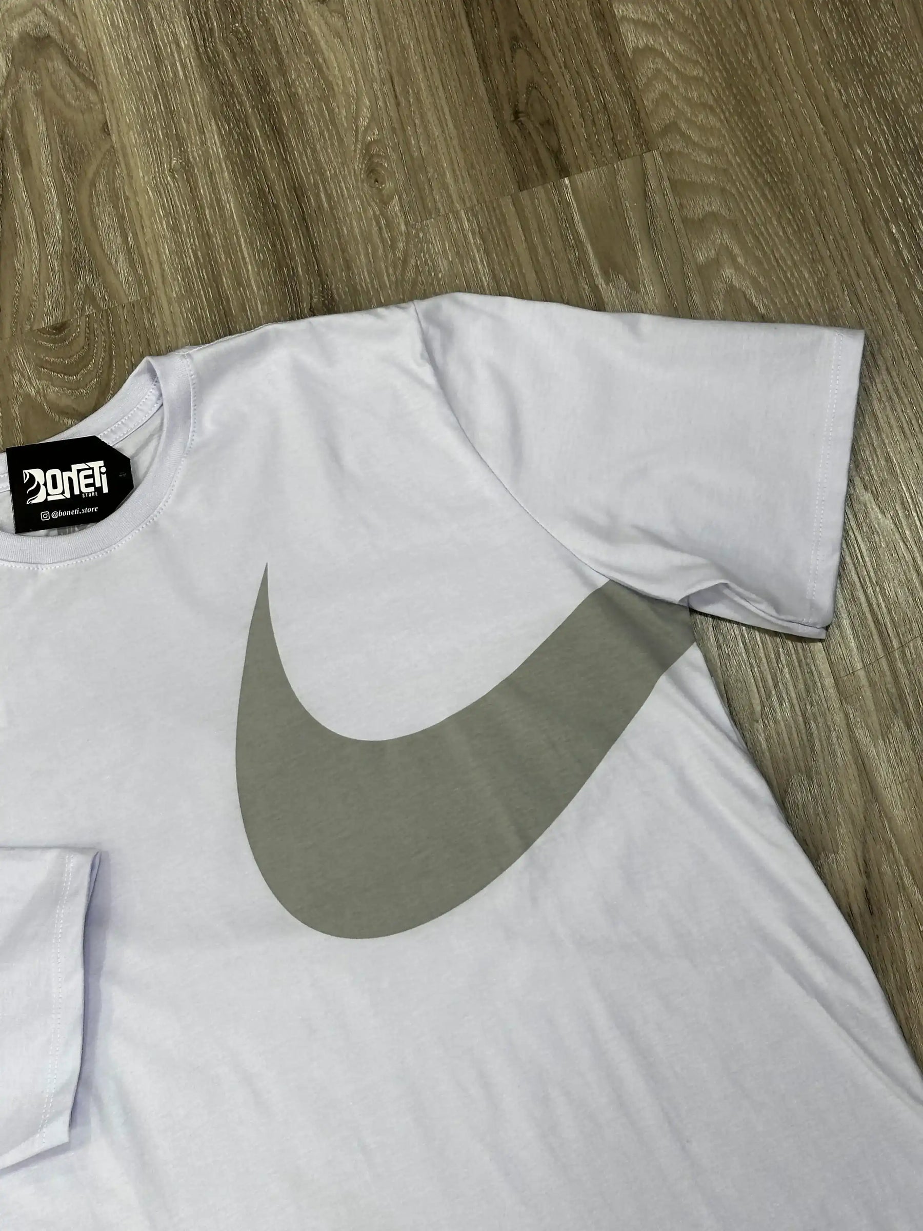 CAMISETA NK BIG SWOOSH CINZA TM - BRANCA