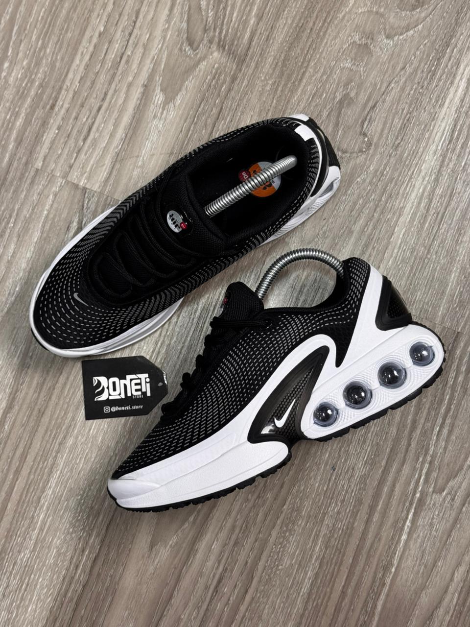 TÊNIS NK AIR MAX DN - PRETO E BRANCO