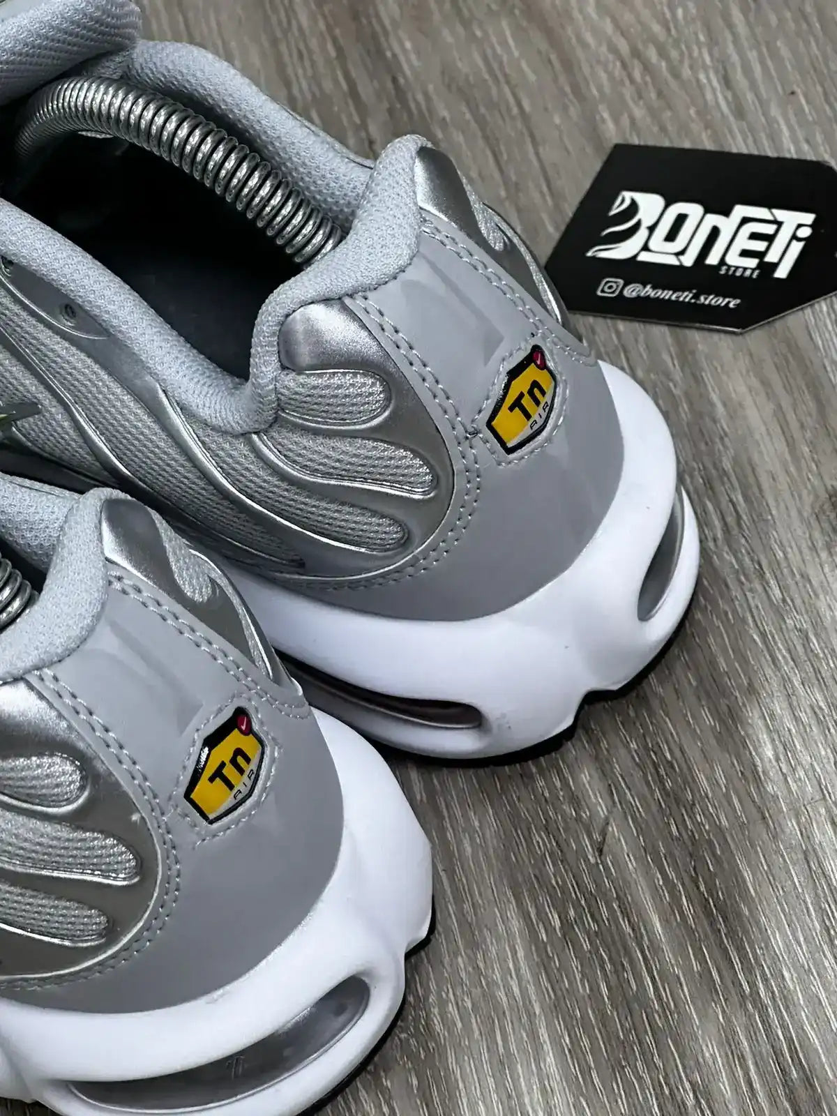 TÊNIS NK AIR MAX PLUS TN - WOLF GREEN