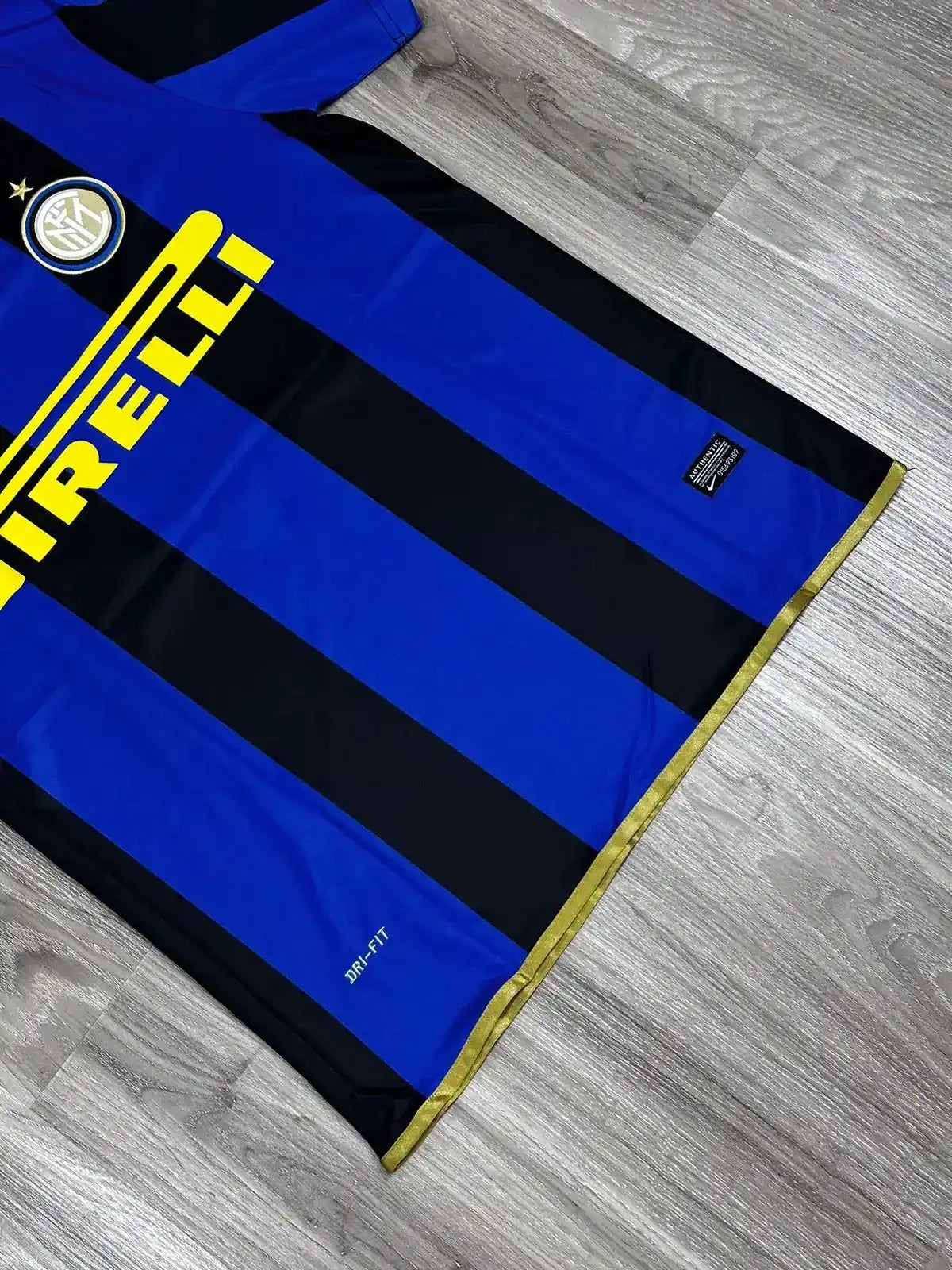 CAMISA RETRÔ INTER DE MILÃO ADRIANO