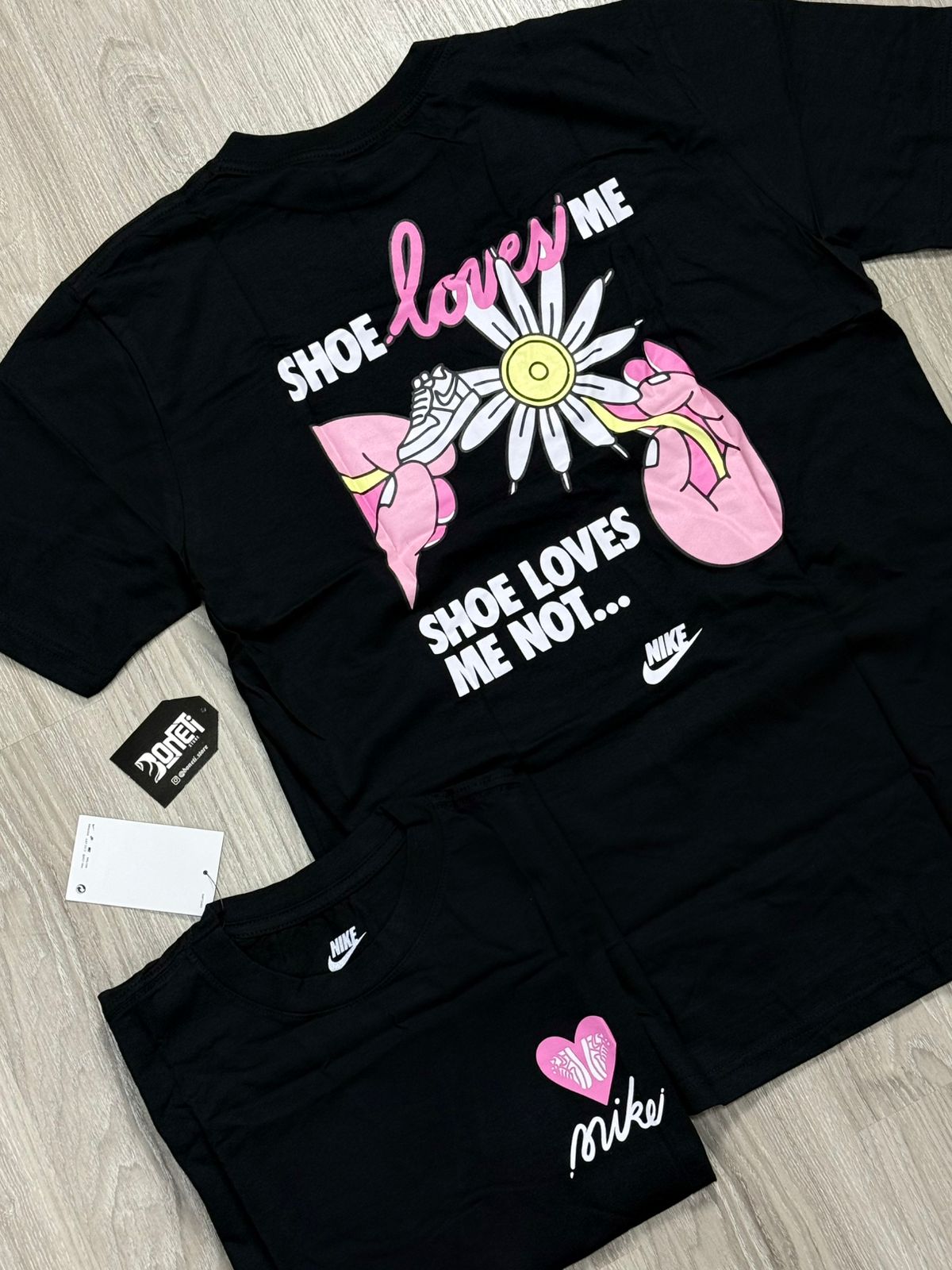 CAMISETA NK SHOE LOVE - PRETA