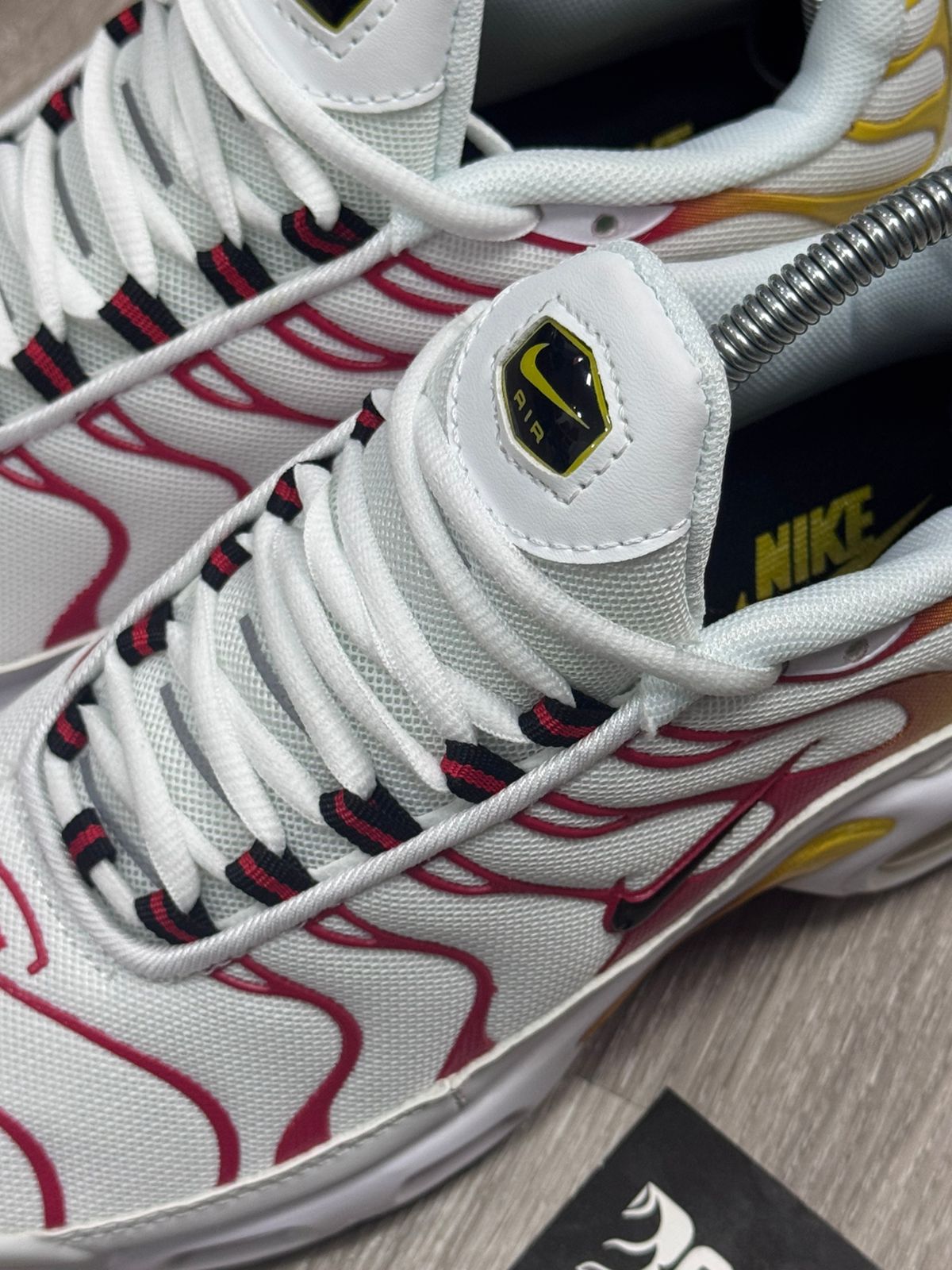 TÊNIS NK AIR MAX PLUS TN - SUNBURN