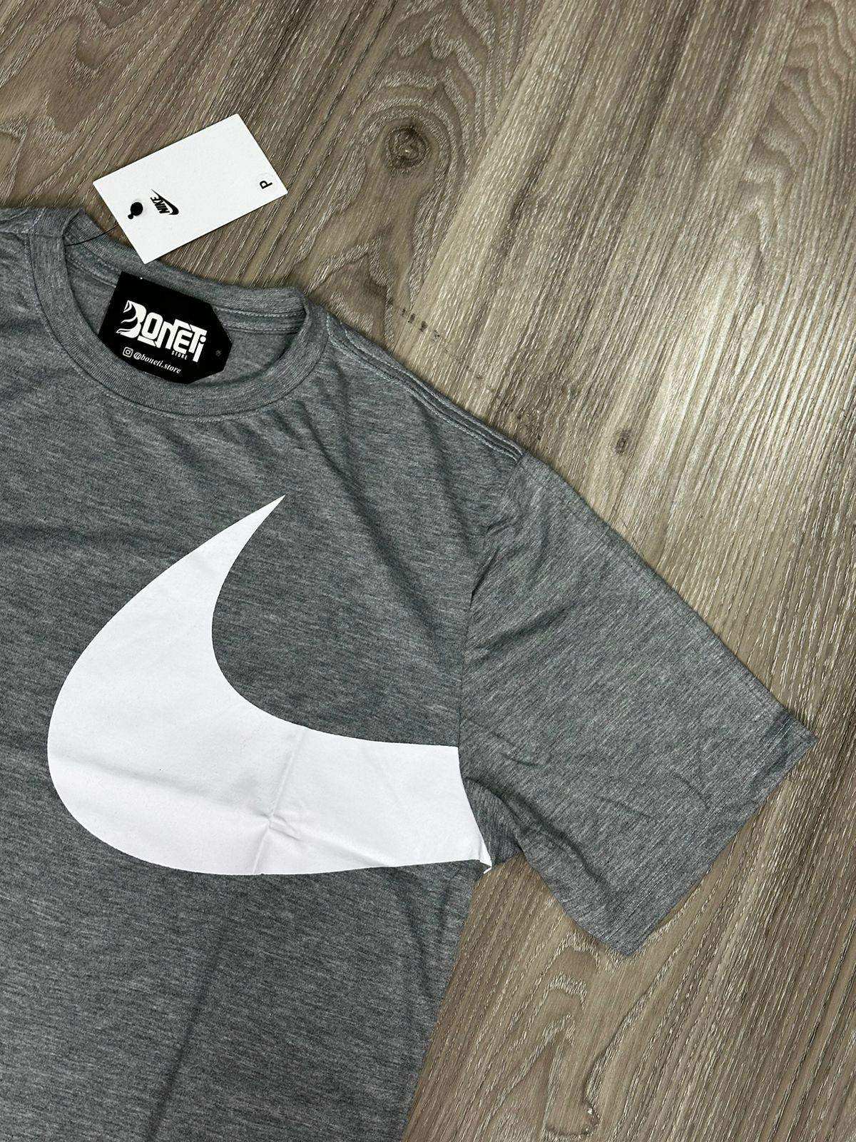 CAMISETA NK BIG SWOOSH TM - CINZA