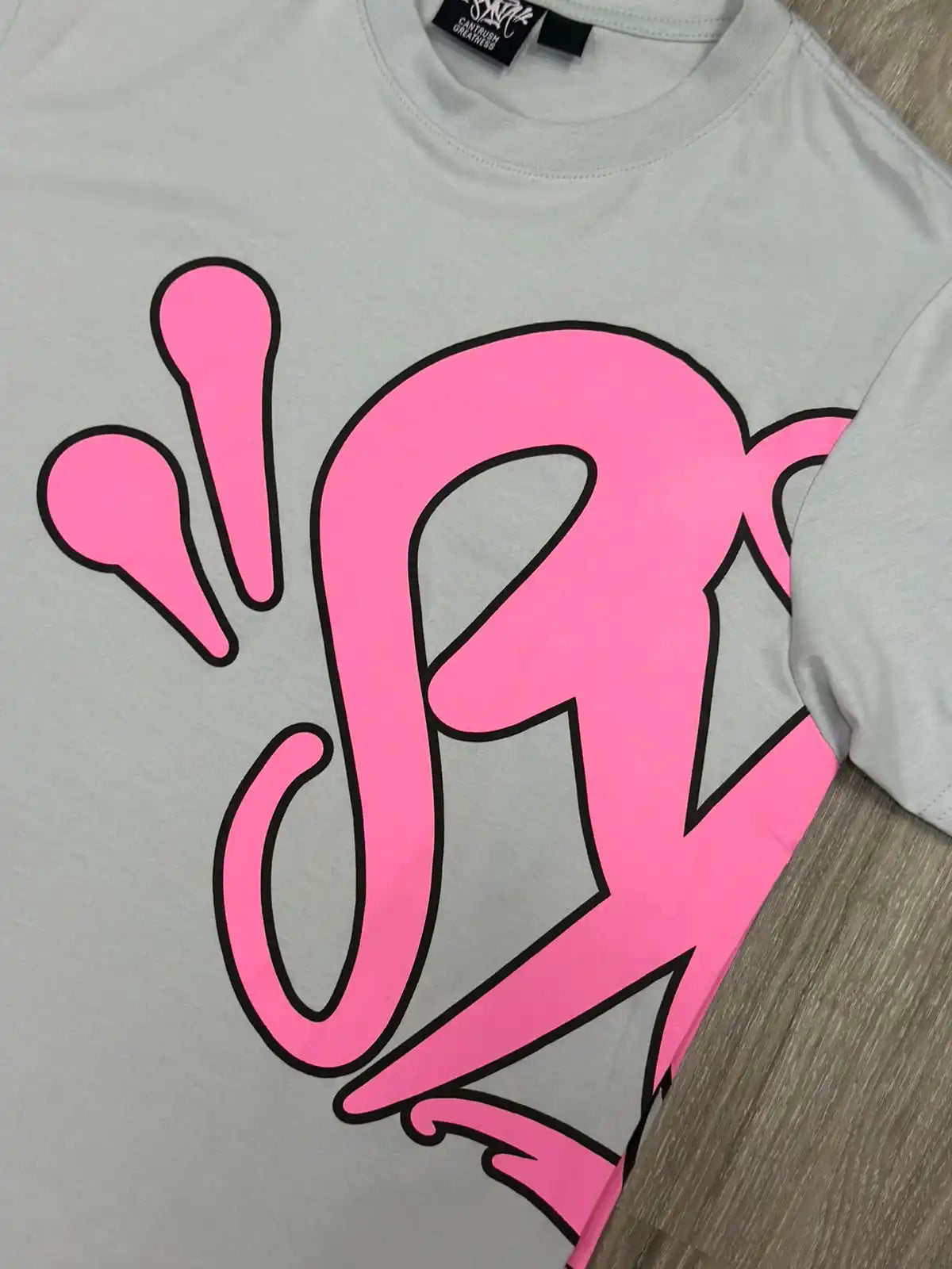 CAMISETA SYNA WORLD LOGO - GREY PINK