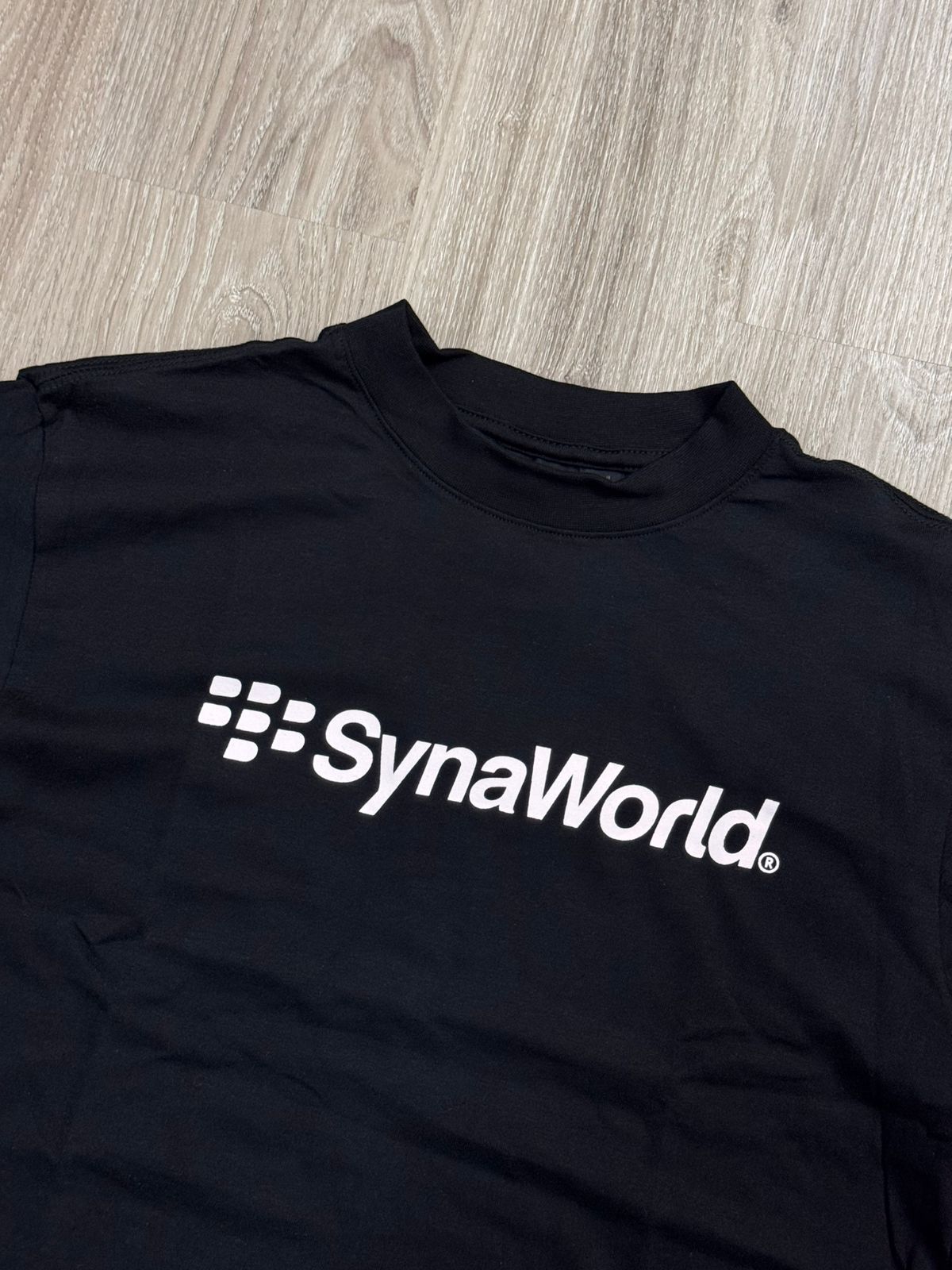 CAMISETA SYNA PRINTED TEE - PRETA