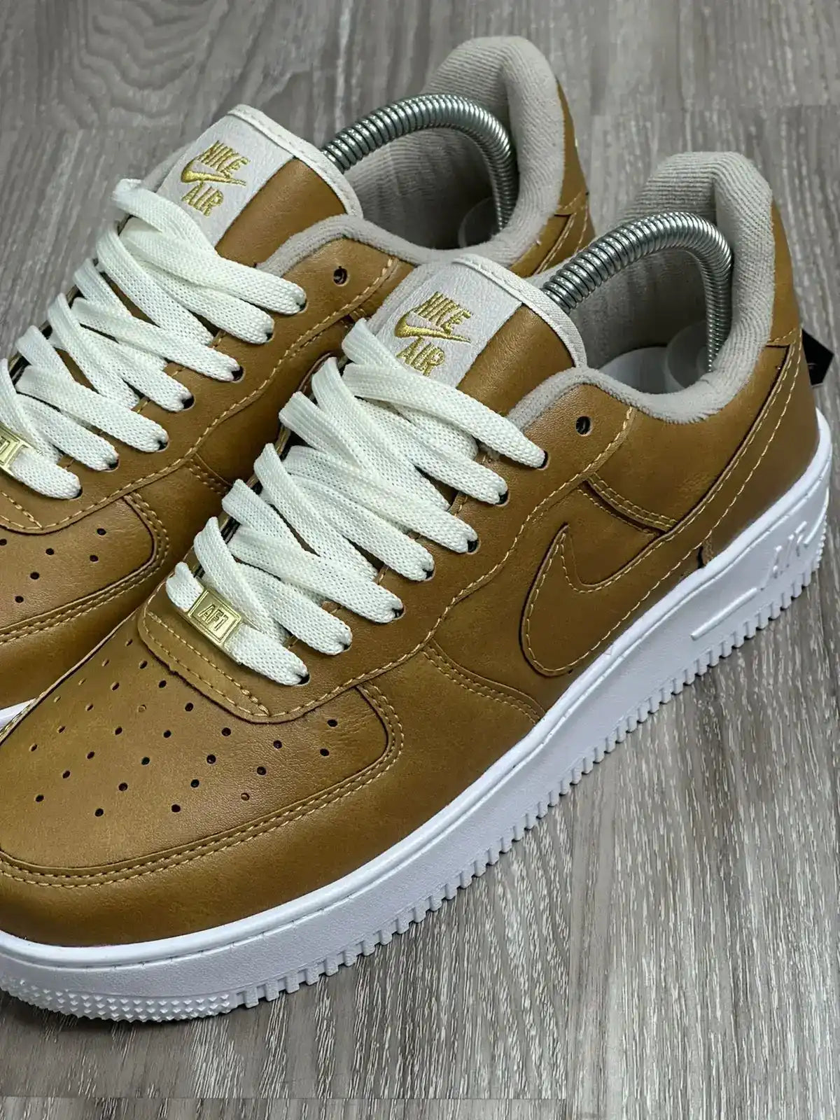 TÊNIS NK AIR FORCE 1 - MUSTARD