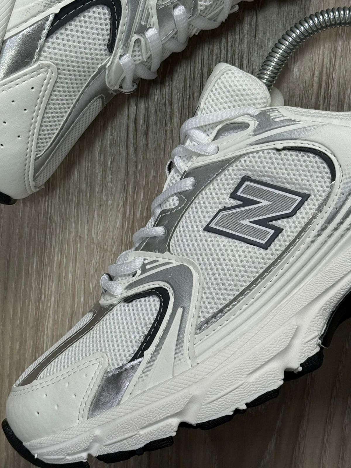 TÊNIS NB 530 - WHITE SILVER