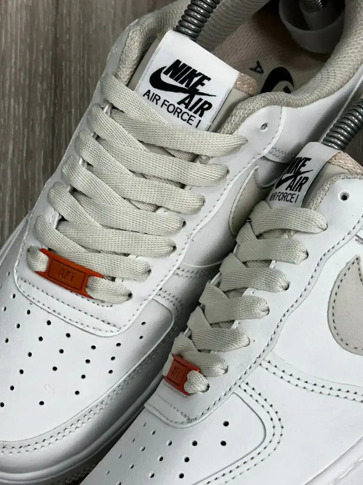 TÊNIS NK FORCE 1 - OFFWHITE E BRANCO