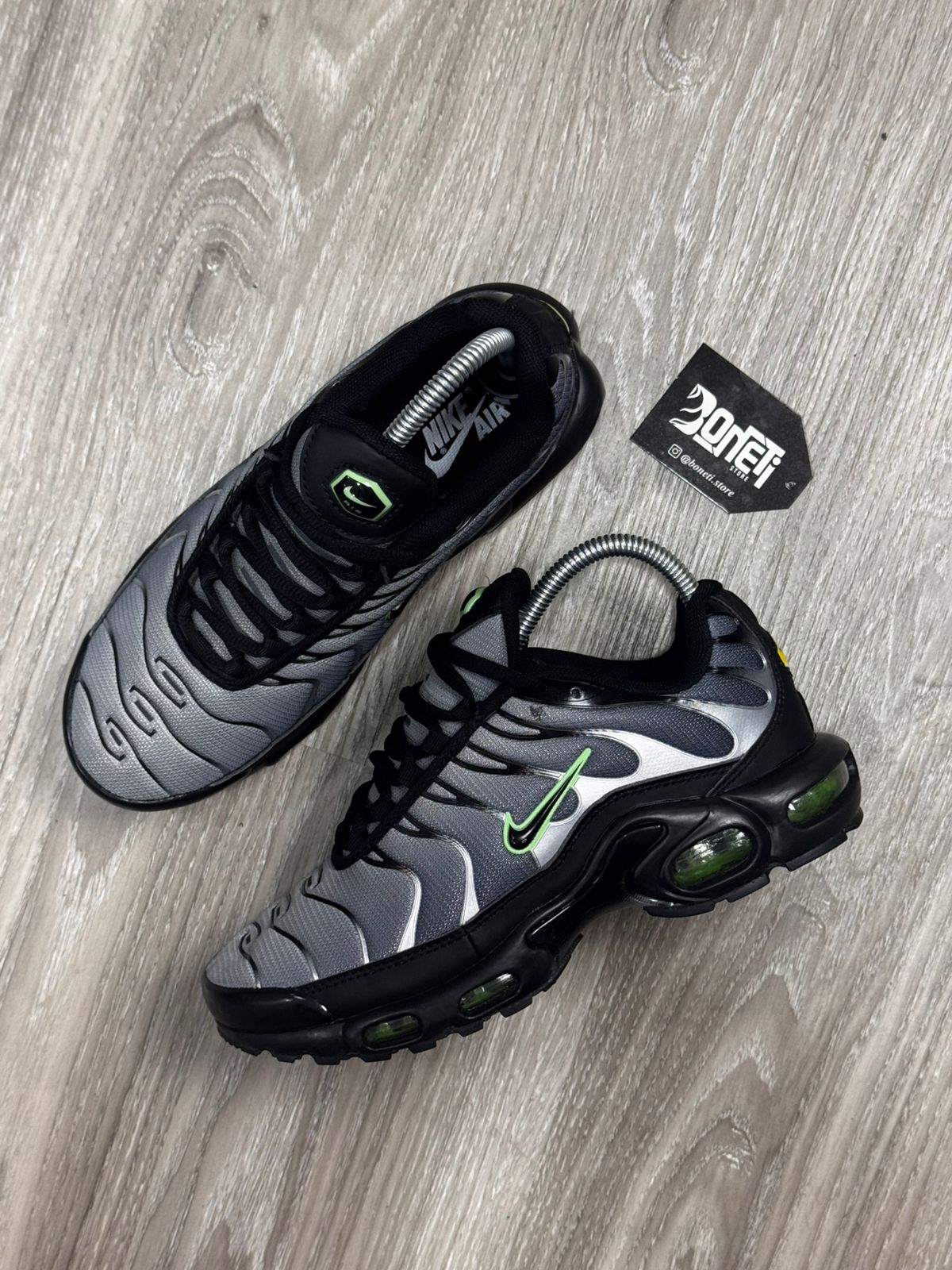 TÊNIS NK AIR MAX PLUS TN - PARTICLE GREY
