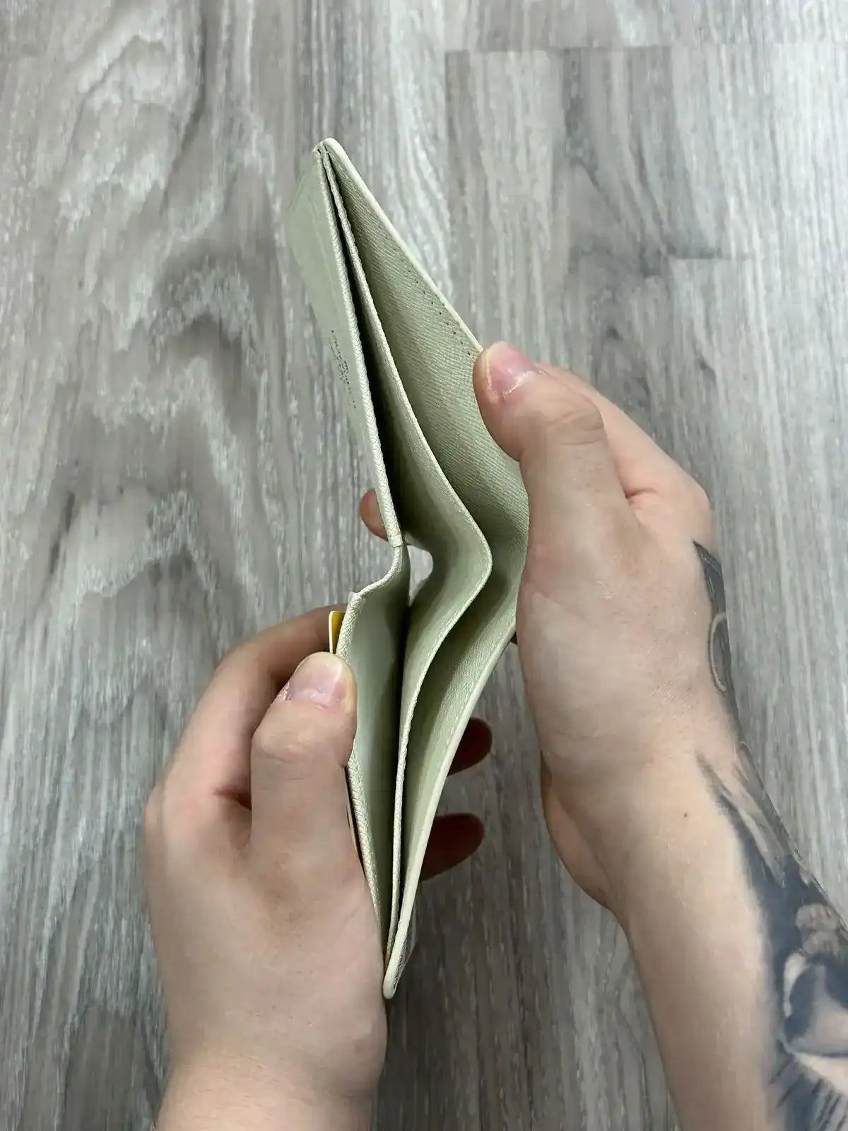 CARTEIRA LV XADREZ - CREME