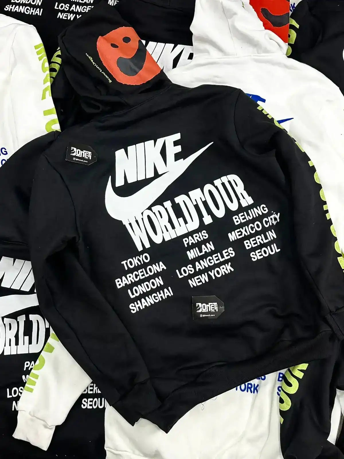 MOLETOM CANGURU NK WORLD TOUR - PRETO