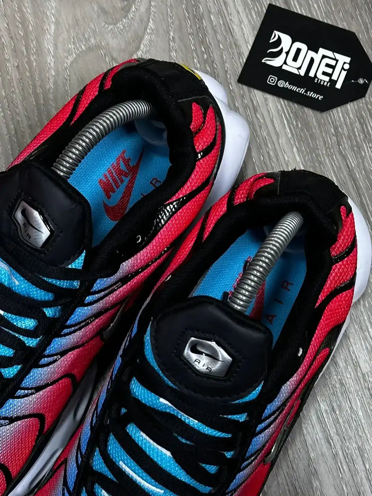 TÊNIS NK AIR MAX PLUS TN - UNIVERSITY BLUE LIGHT