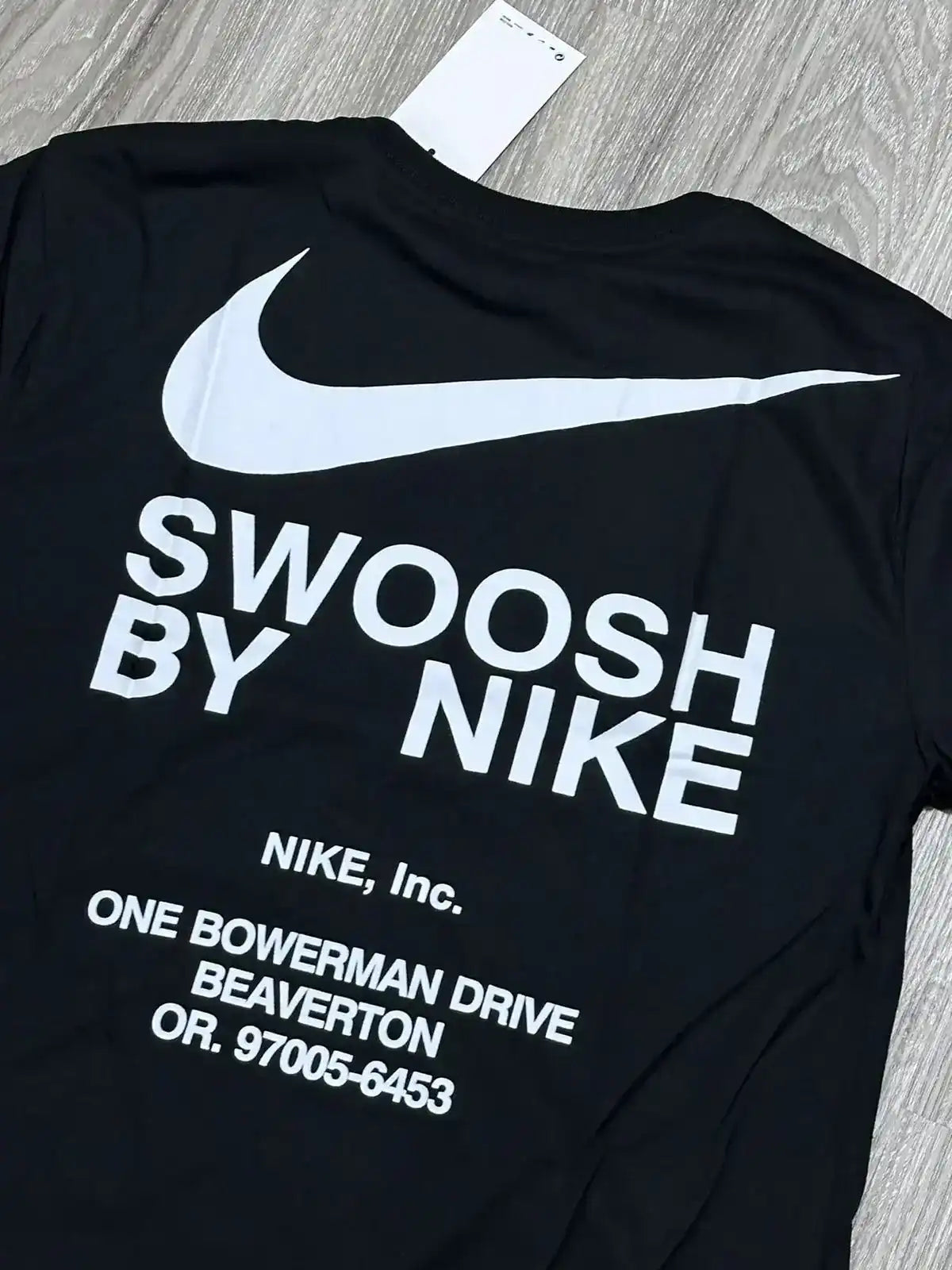 CAMISETA NK SWOOSH BY - PRETA