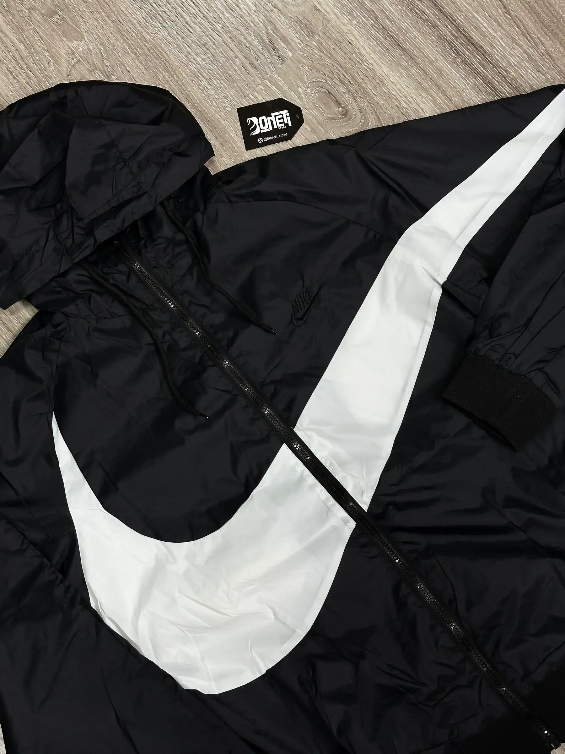 CORTA VENTO NIKE BIG SWOOSH - PRETO