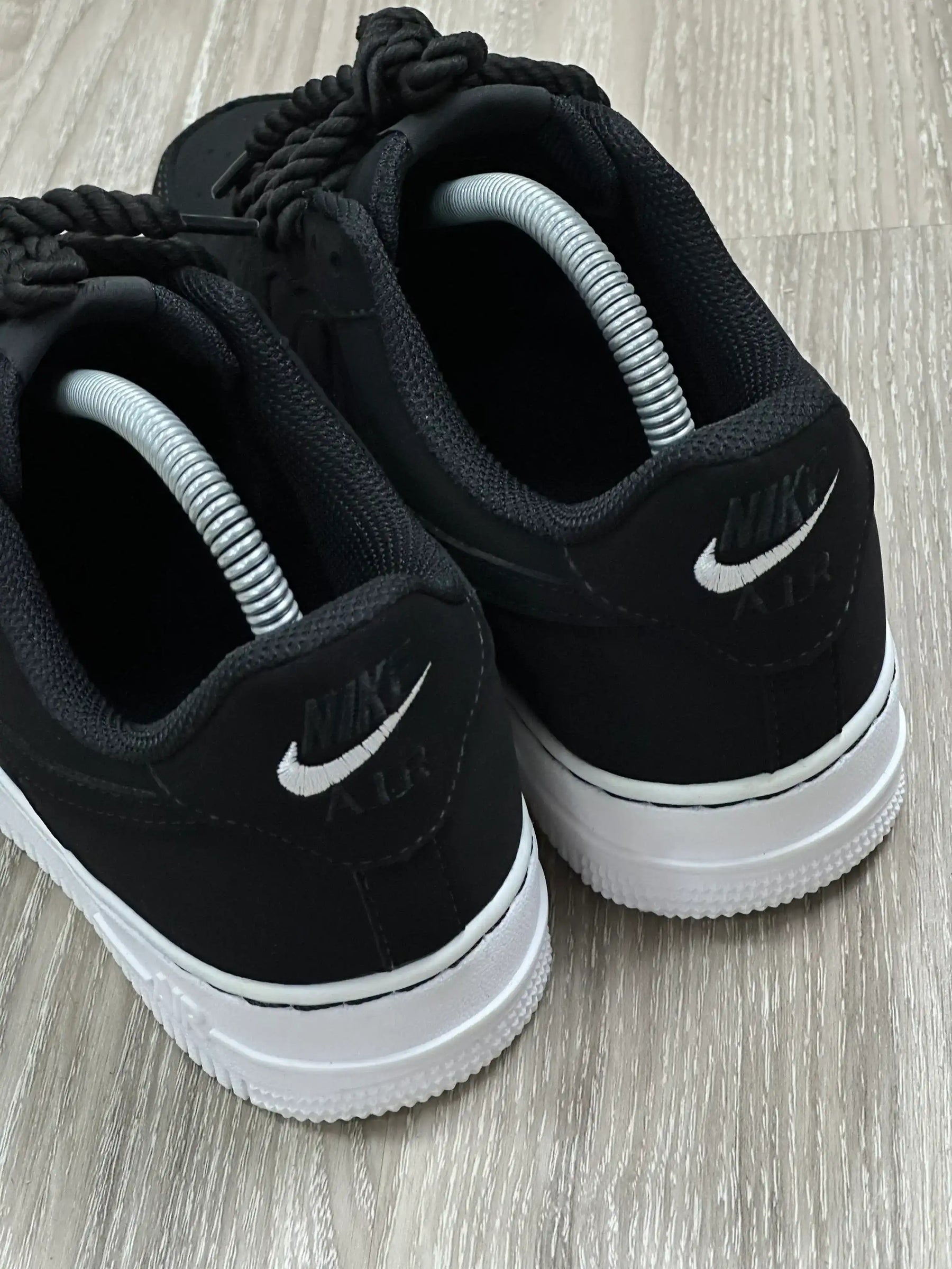 TÊNIS NK AIR FORCE 1 NOBUCK - PRETO