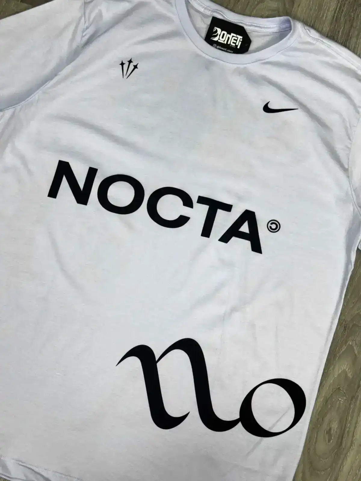 CAMISETA NK X NOCTA SOMETIMES - BRANCA