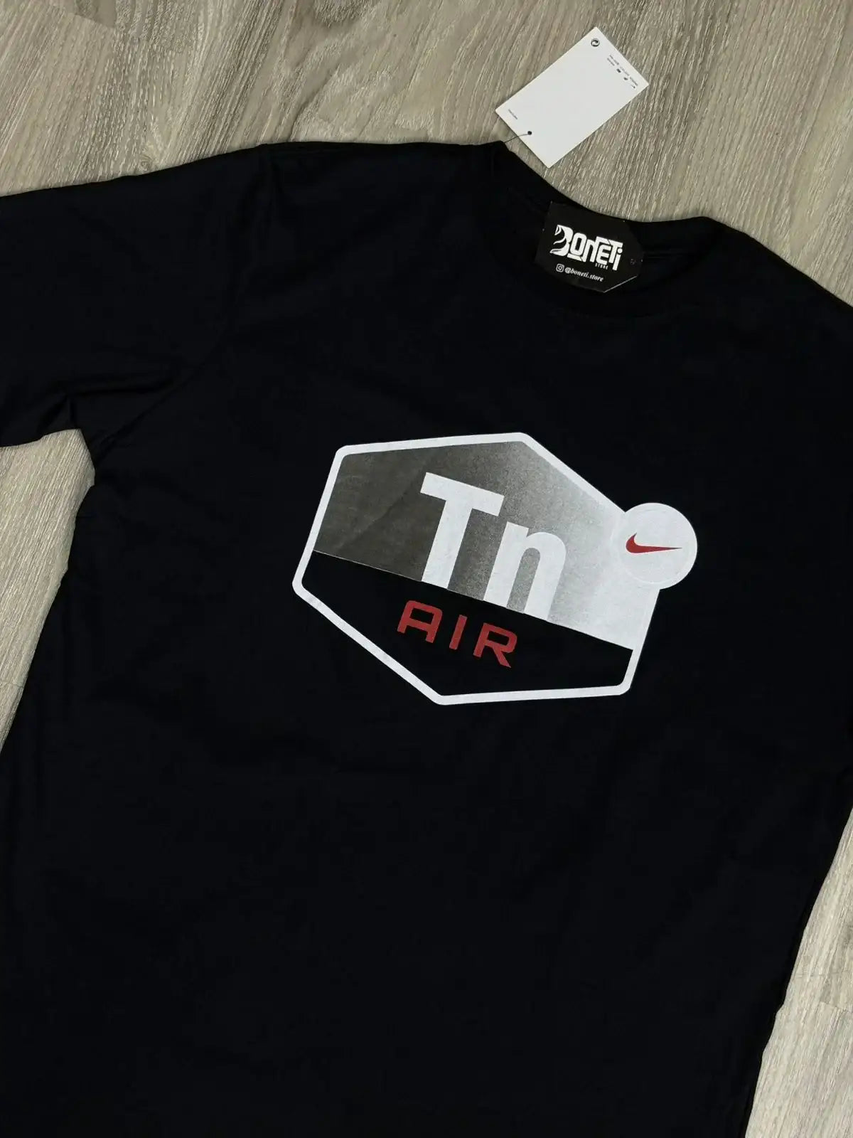 CAMISETA NK LOGO TN AIR - PRETA