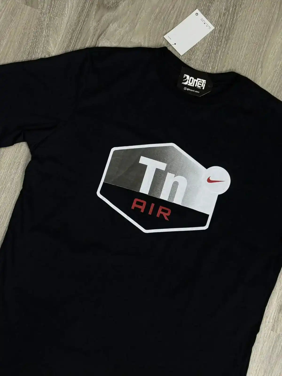 CAMISETA NK LOGO TN AIR - PRETA