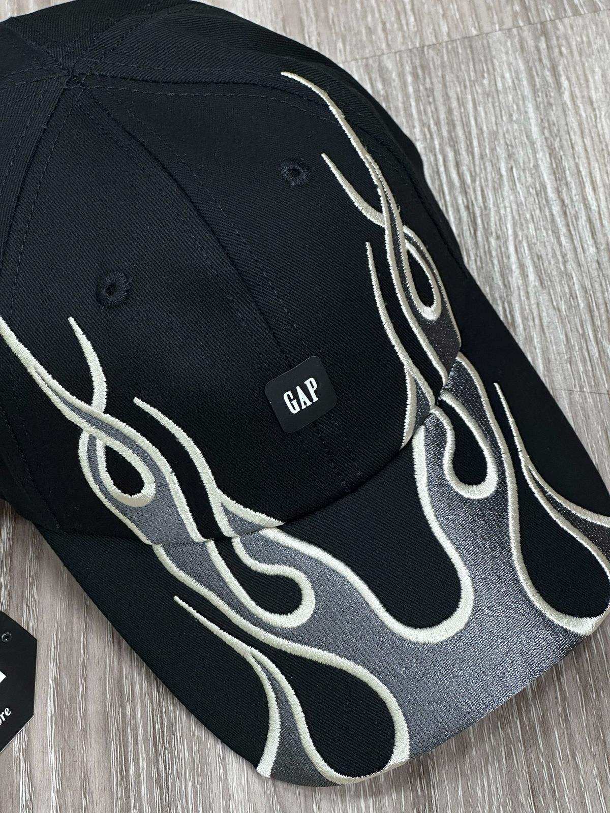 BONÉ YZY X GAP FLAME BLACK