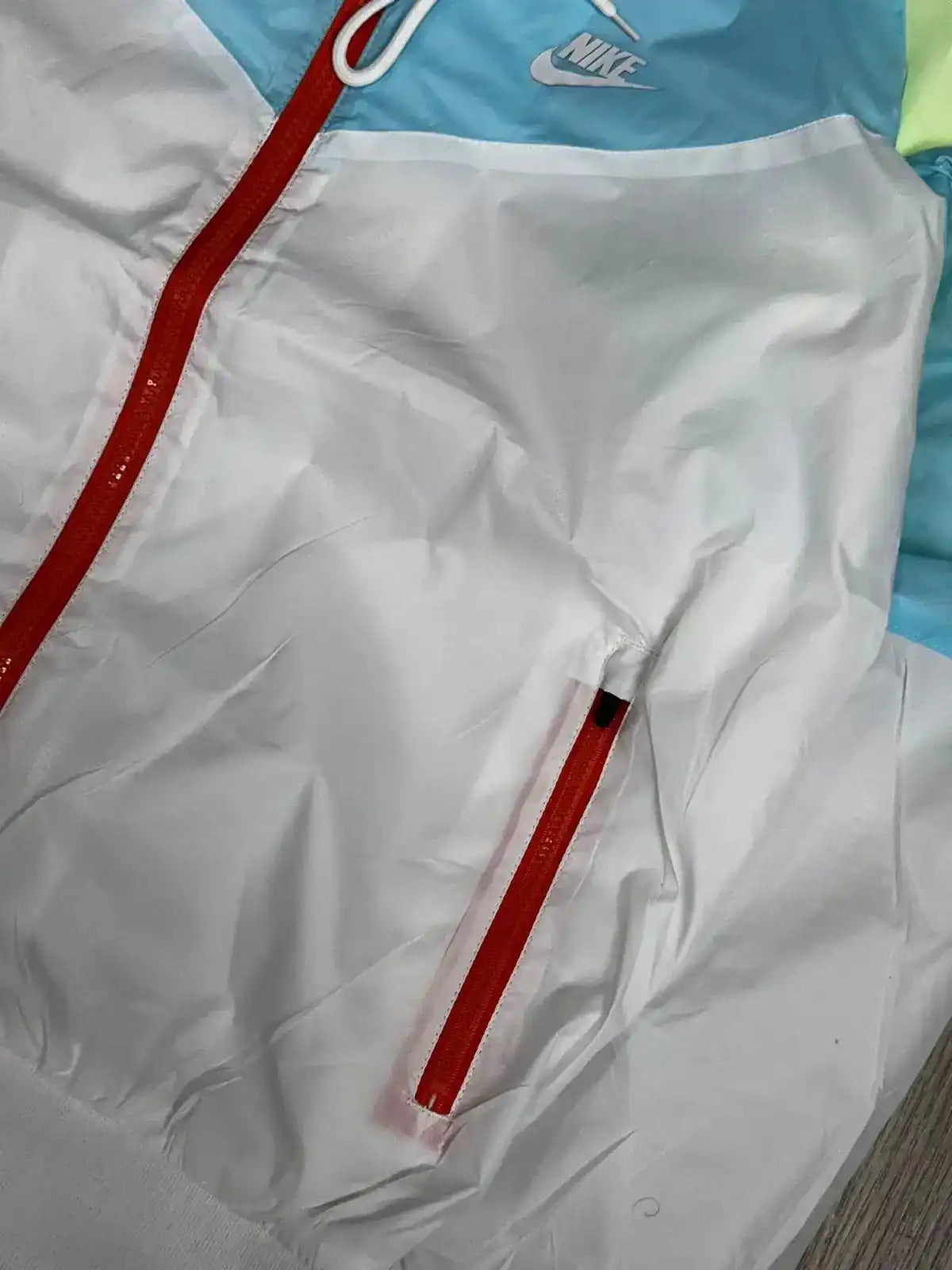 CORTA VENTO NK WINDRUNNER - AZUL E VERDE