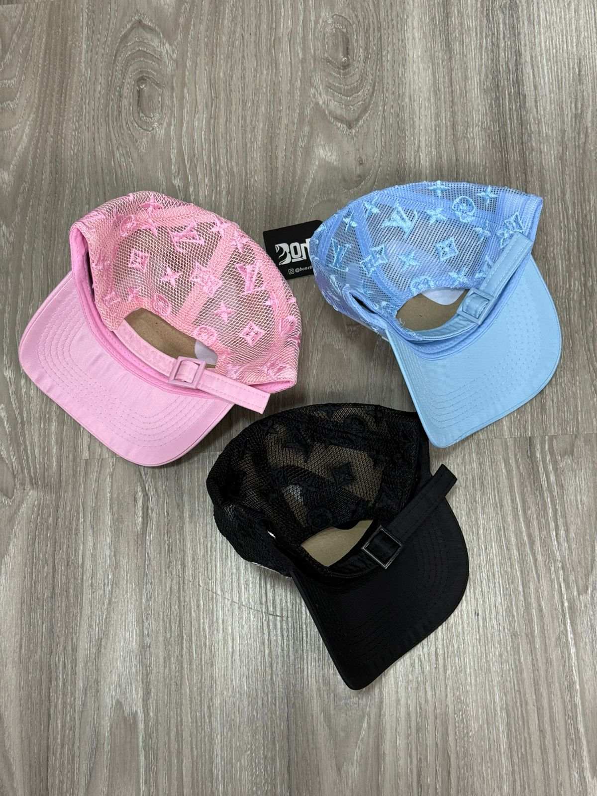 BONÉ LV X TYLER TRUCKER