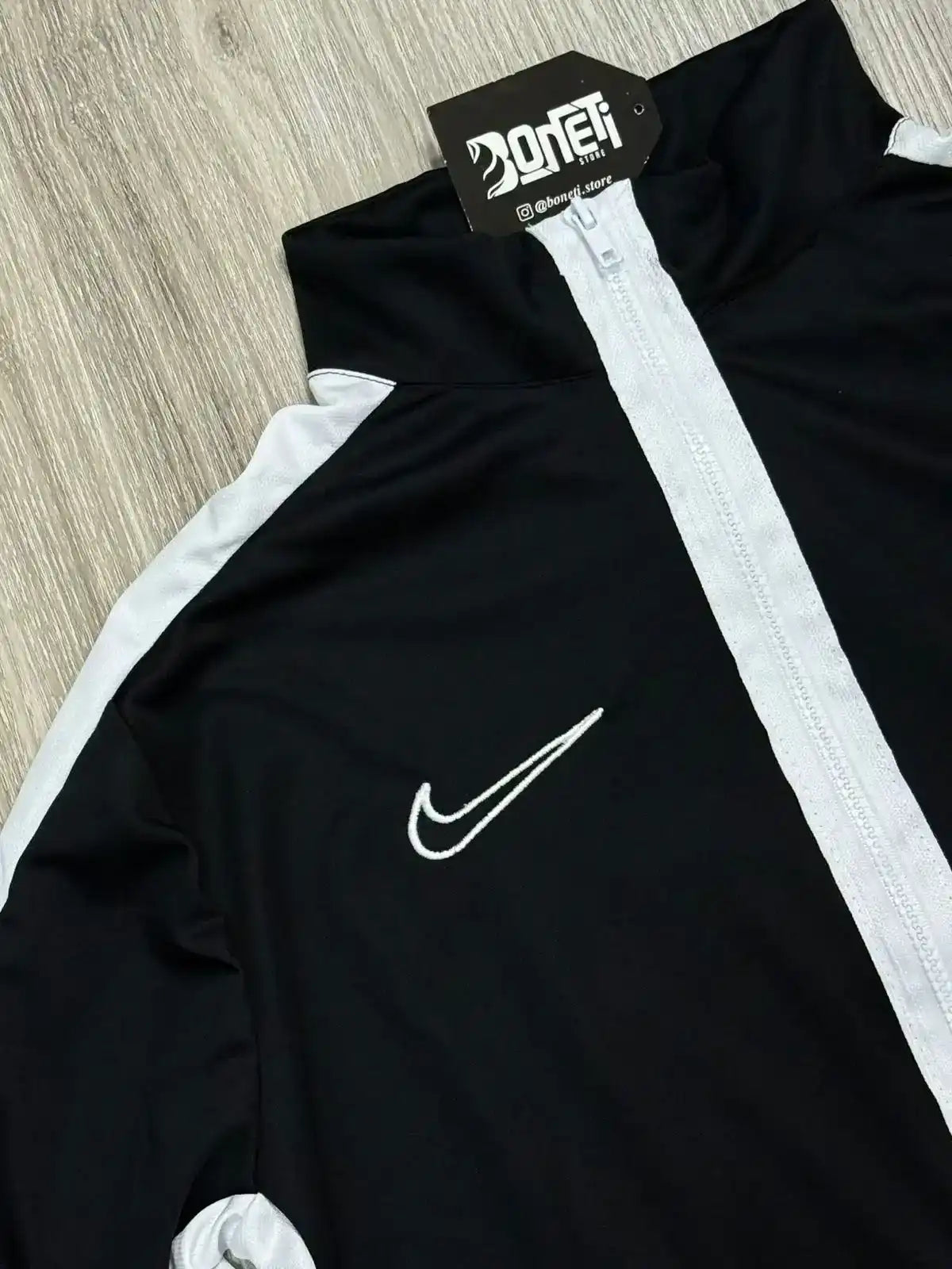 JAQUETA NK DRI-FIT - PRETA