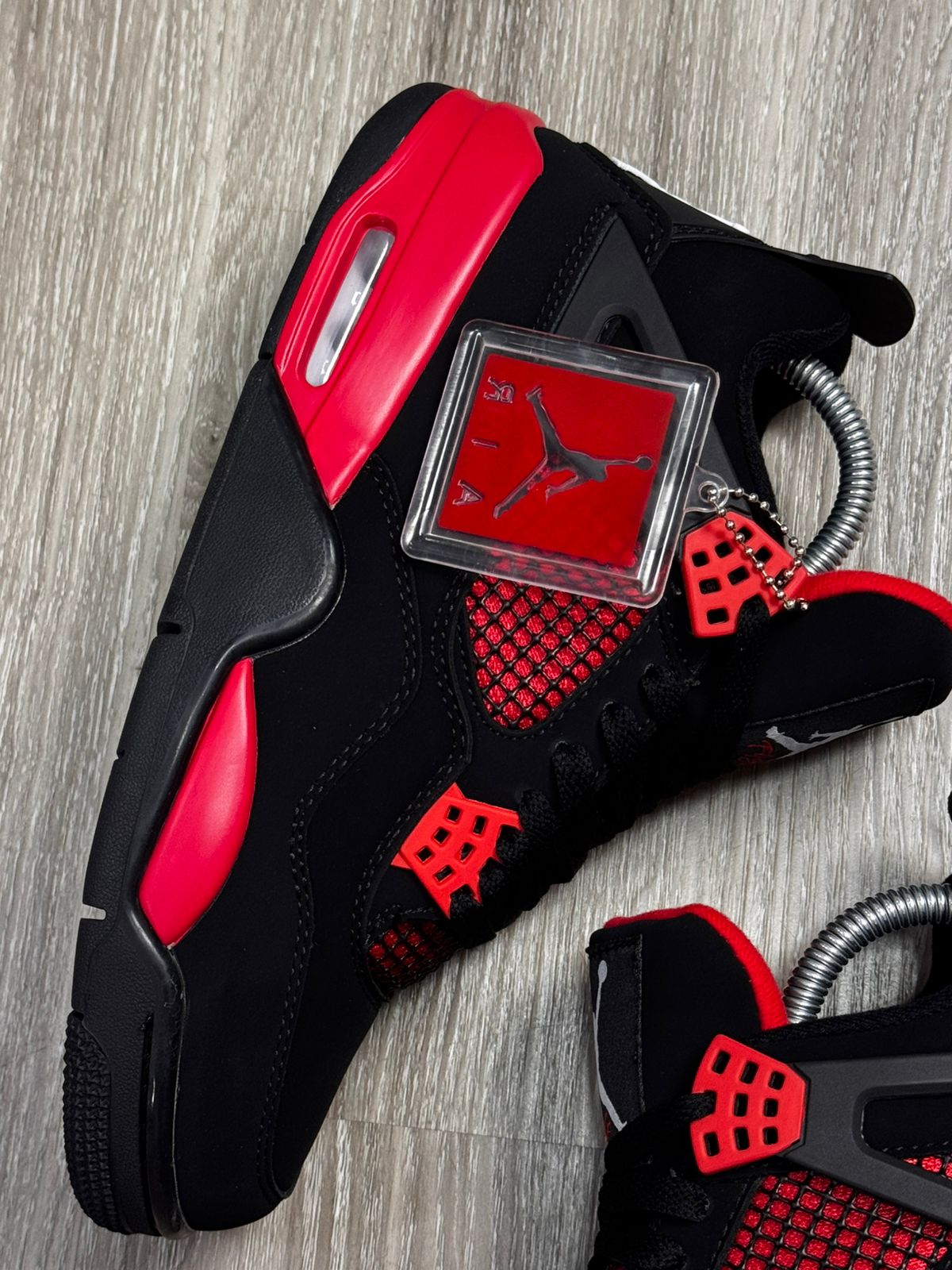 TÊNIS NK JORDAN 4 THUNDER - BLACK RED