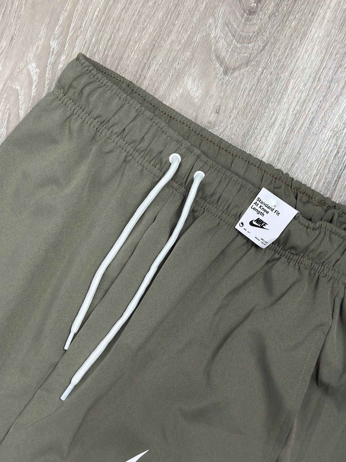 SHORTS TACTEL NK SWOOSH + JUST 25 - VERDE OLIVA