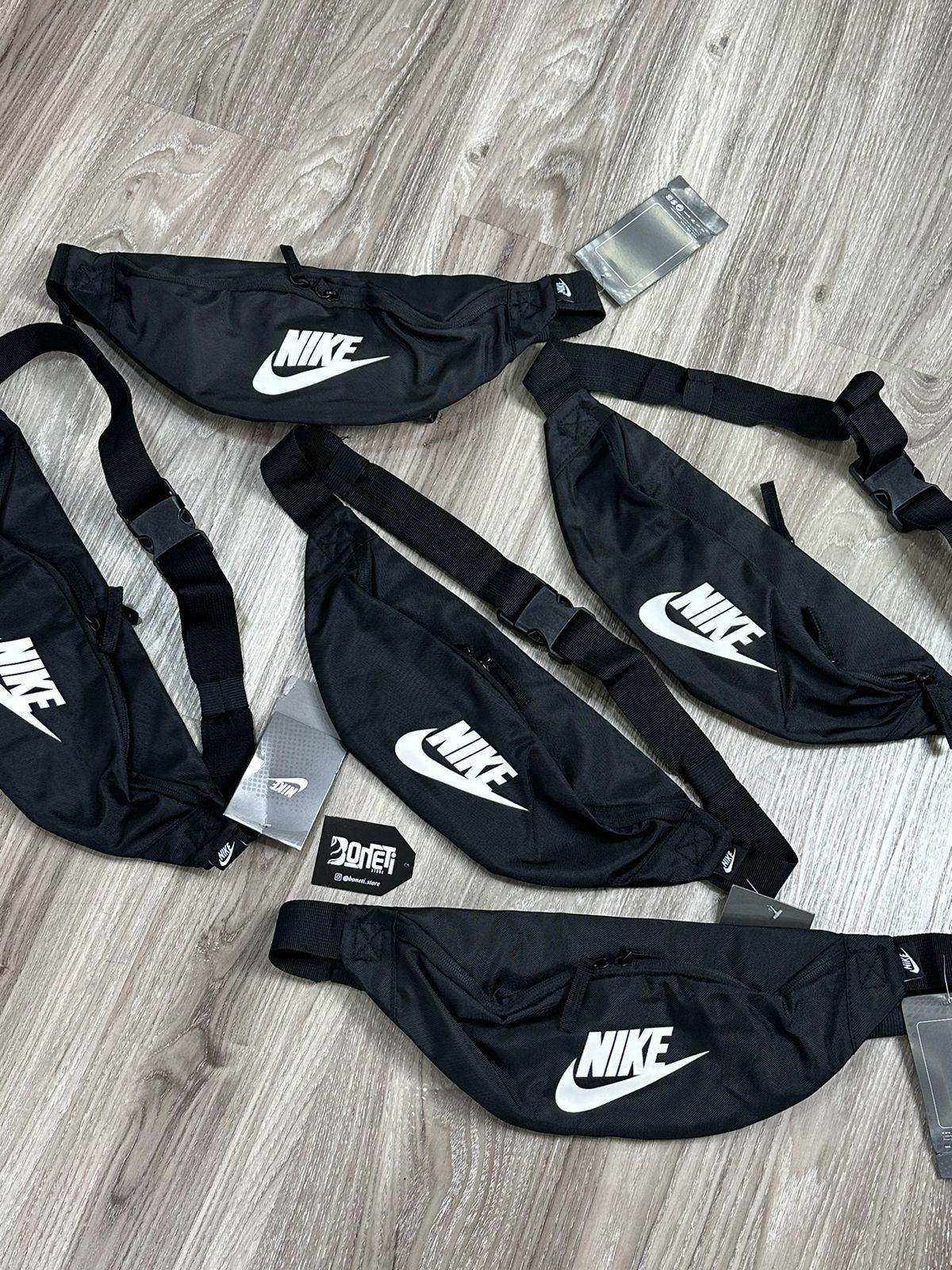 POCHETE NK HERITAGE PRETO