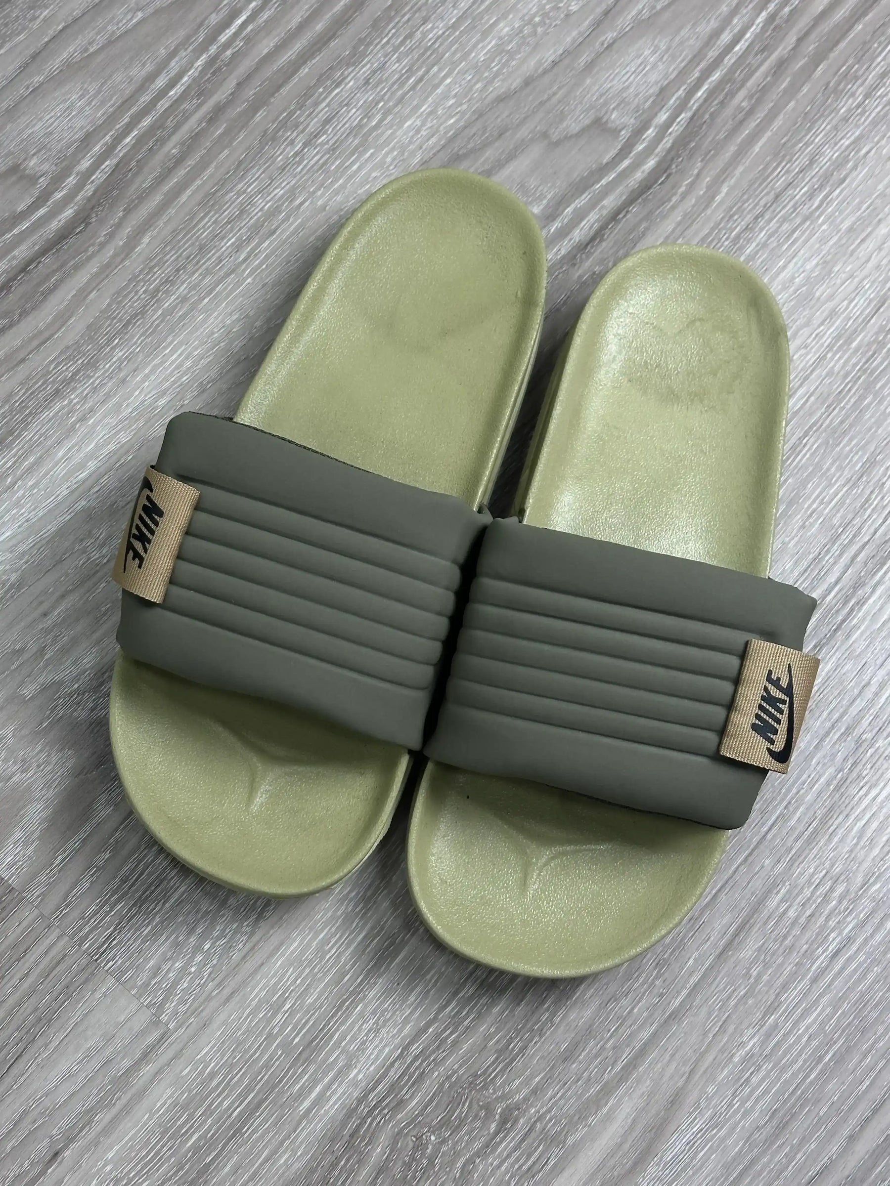 CHINELO SLIDE NK OFFCOURT - VERDE