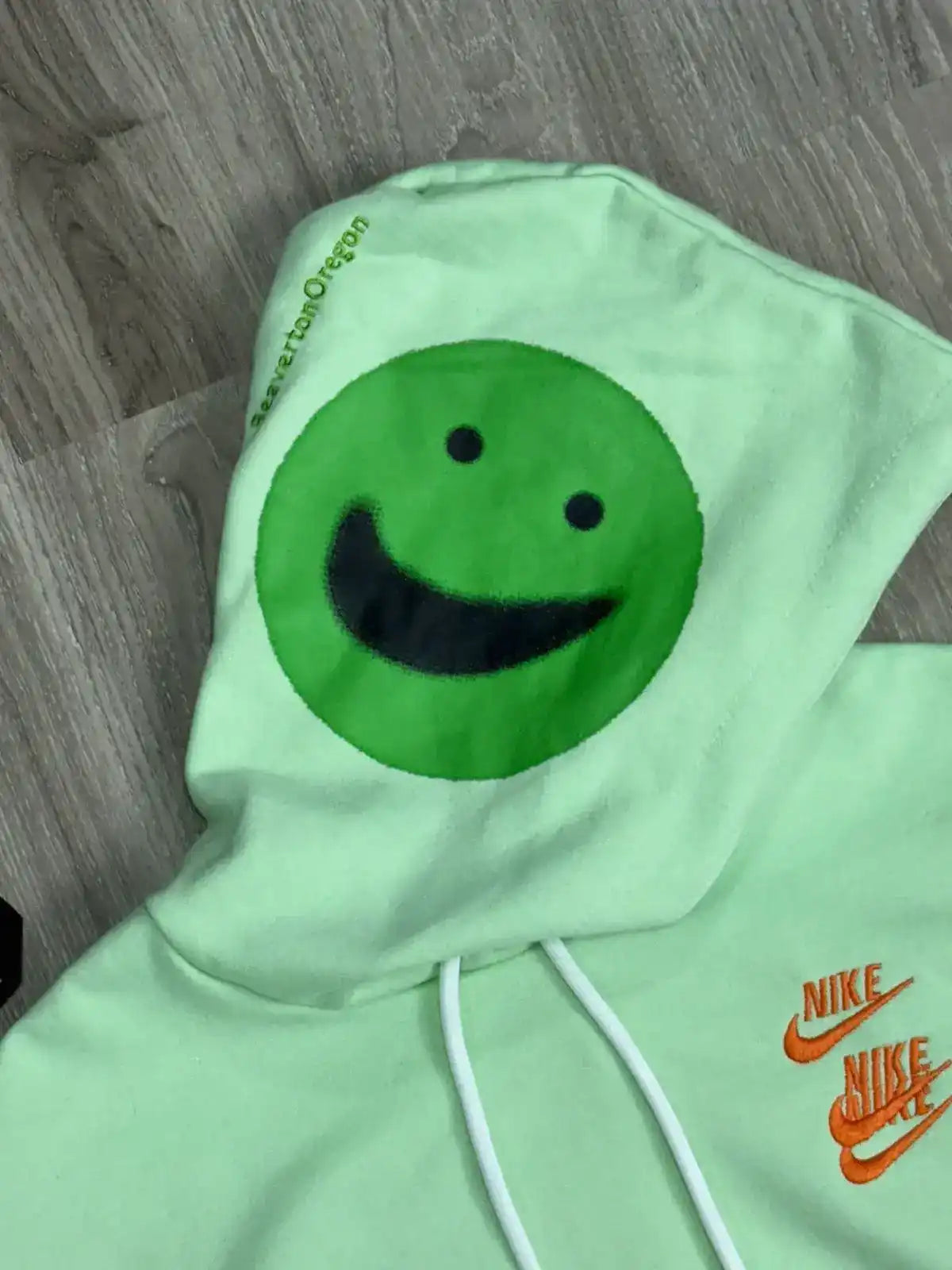 MOLETOM CANGURU NK WORLD TOUR - VERDE