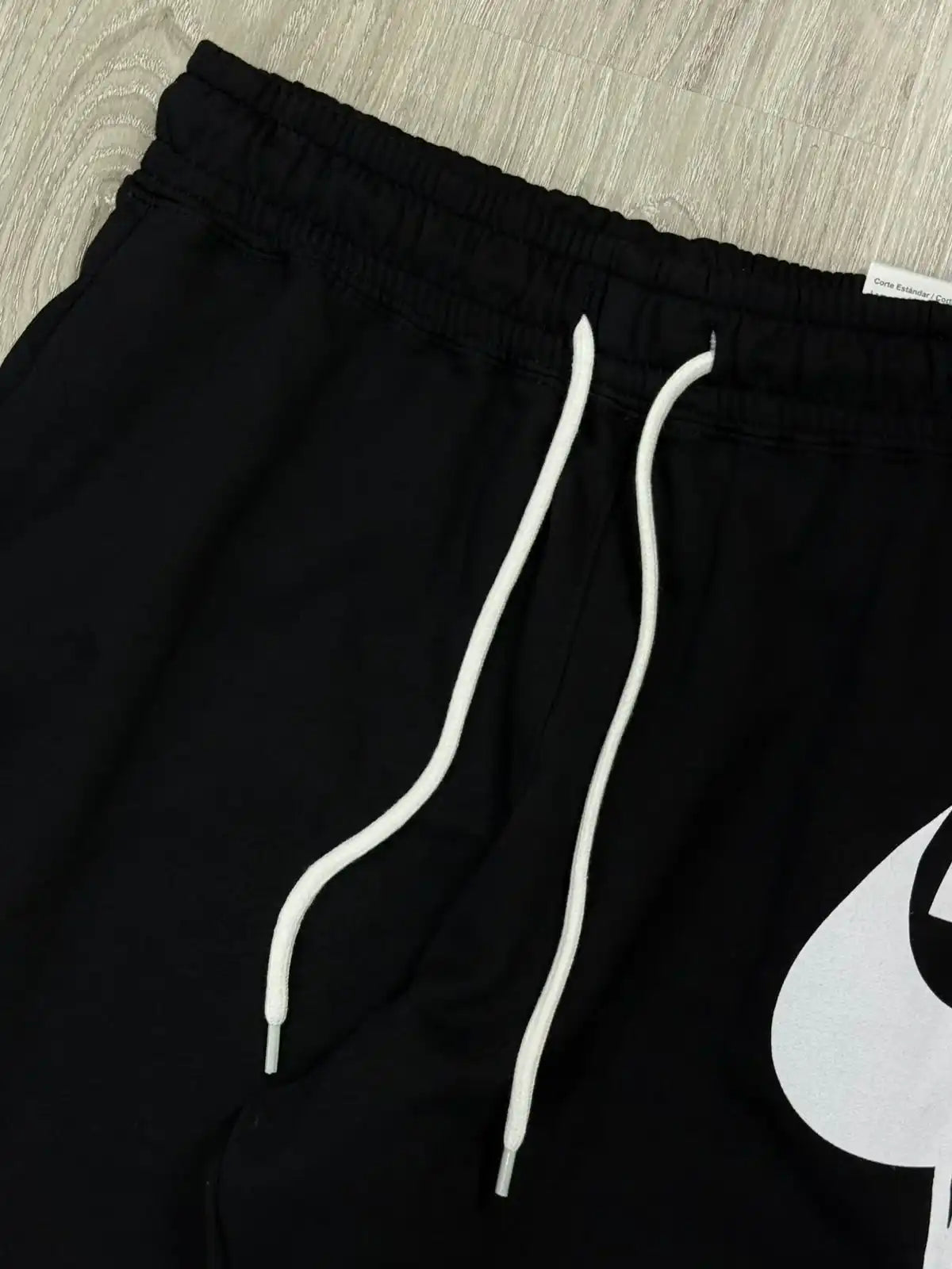 SHORTS MOLETOM NK WORLD TOUR - PRETO