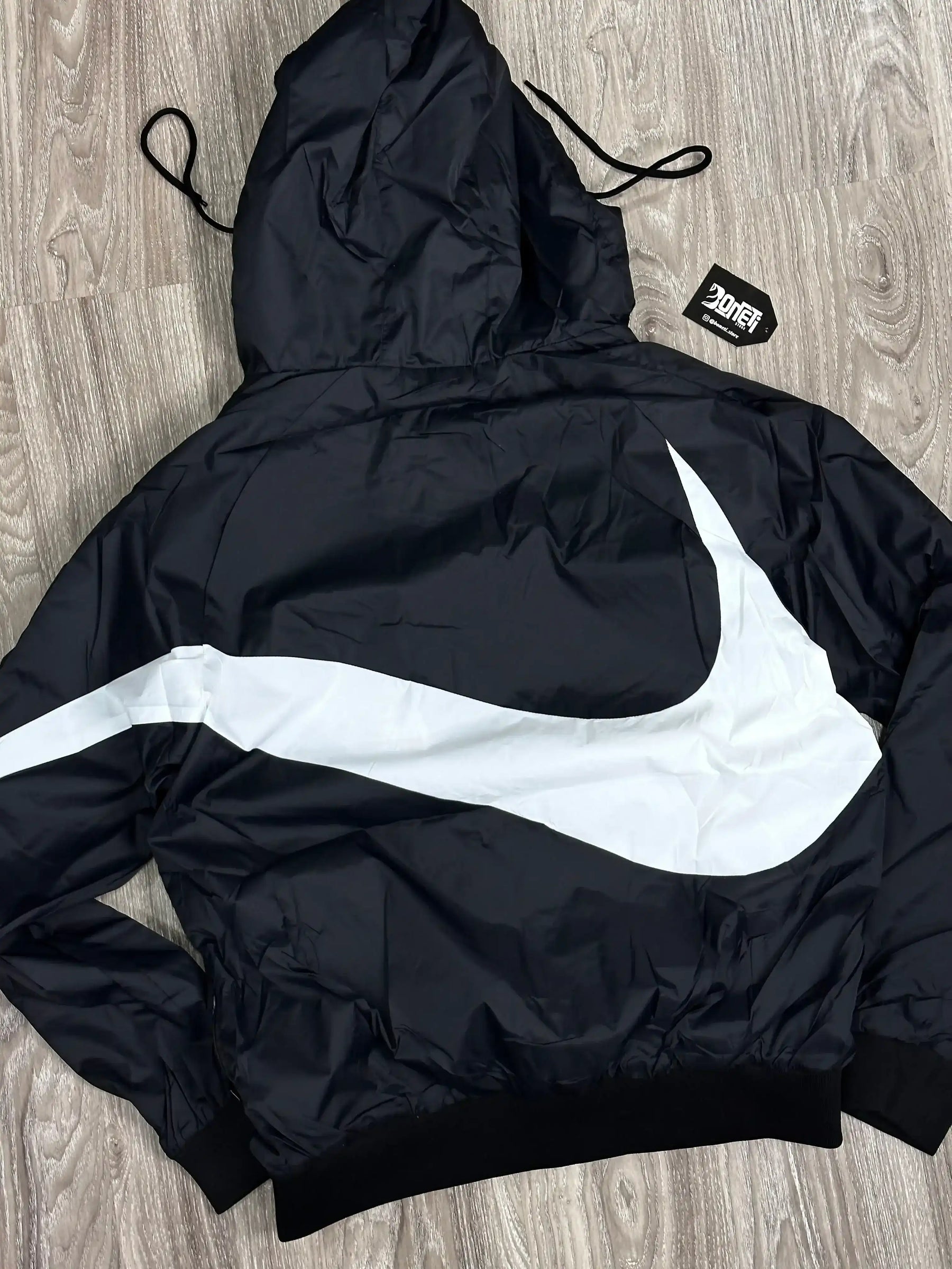 CORTA VENTO NIKE BIG SWOOSH - PRETO