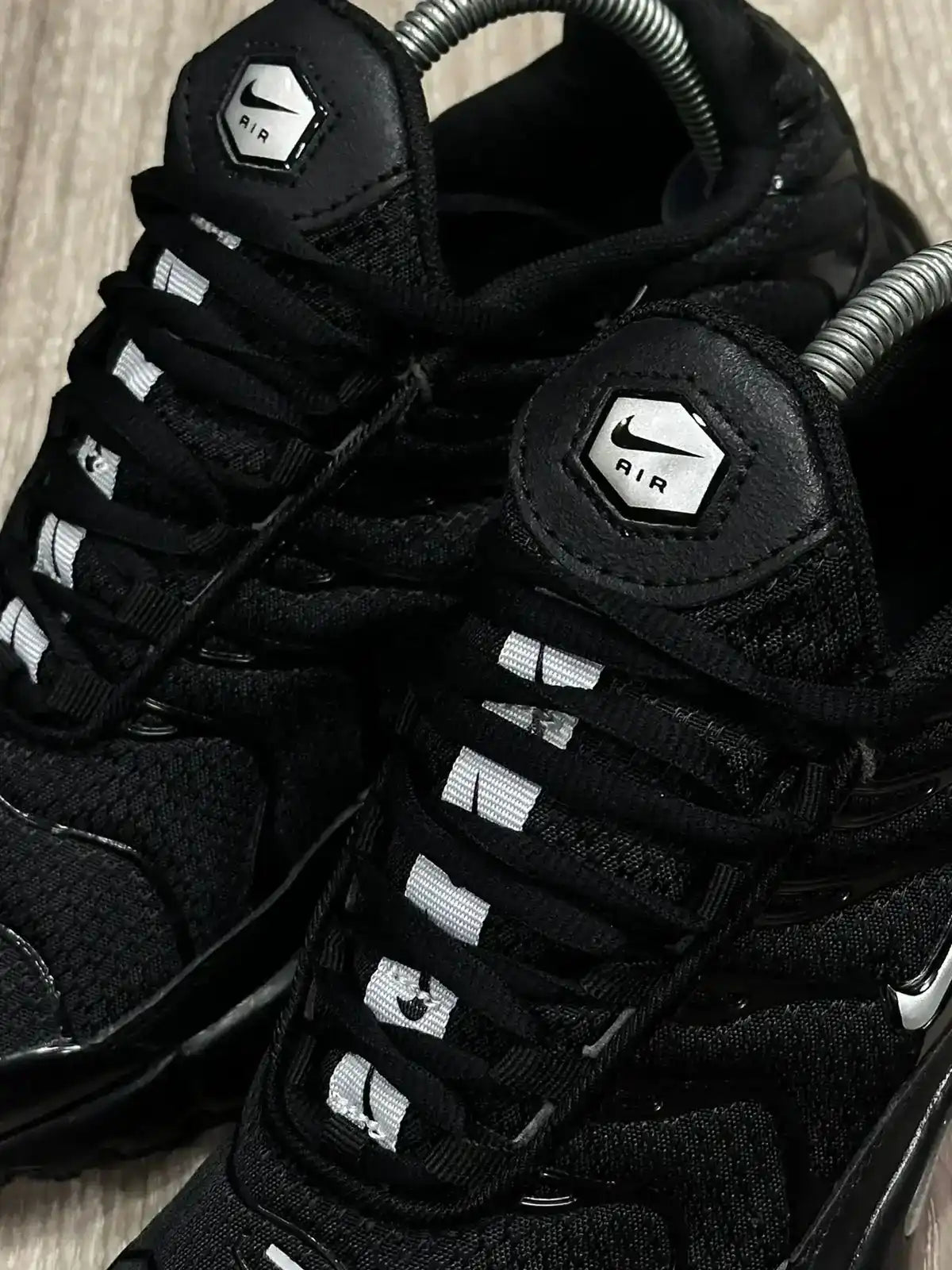 TÊNIS NK AIR MAX PLUS TN - BLACK SILVER