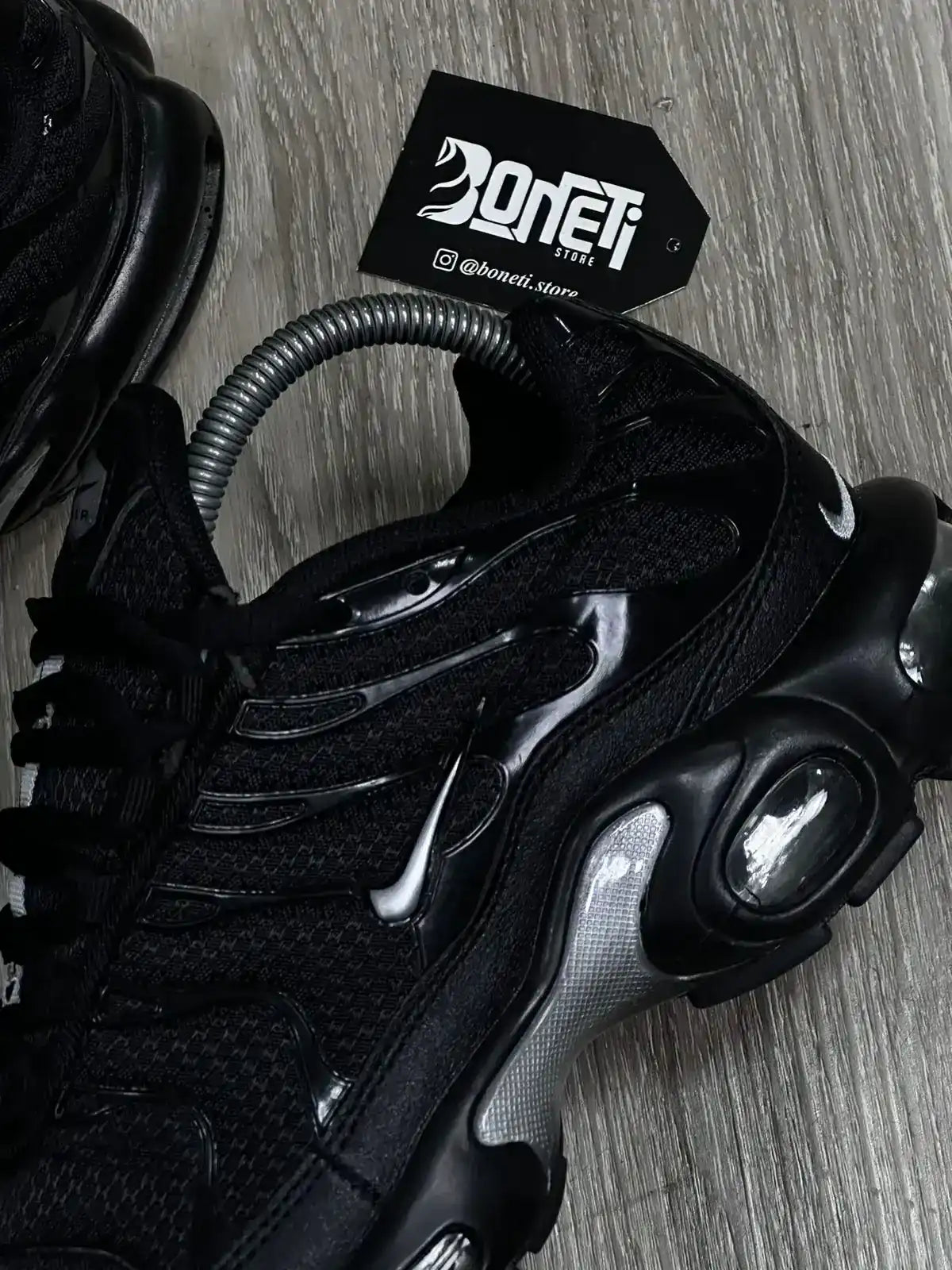 TÊNIS NK AIR MAX PLUS TN - BLACK SILVER