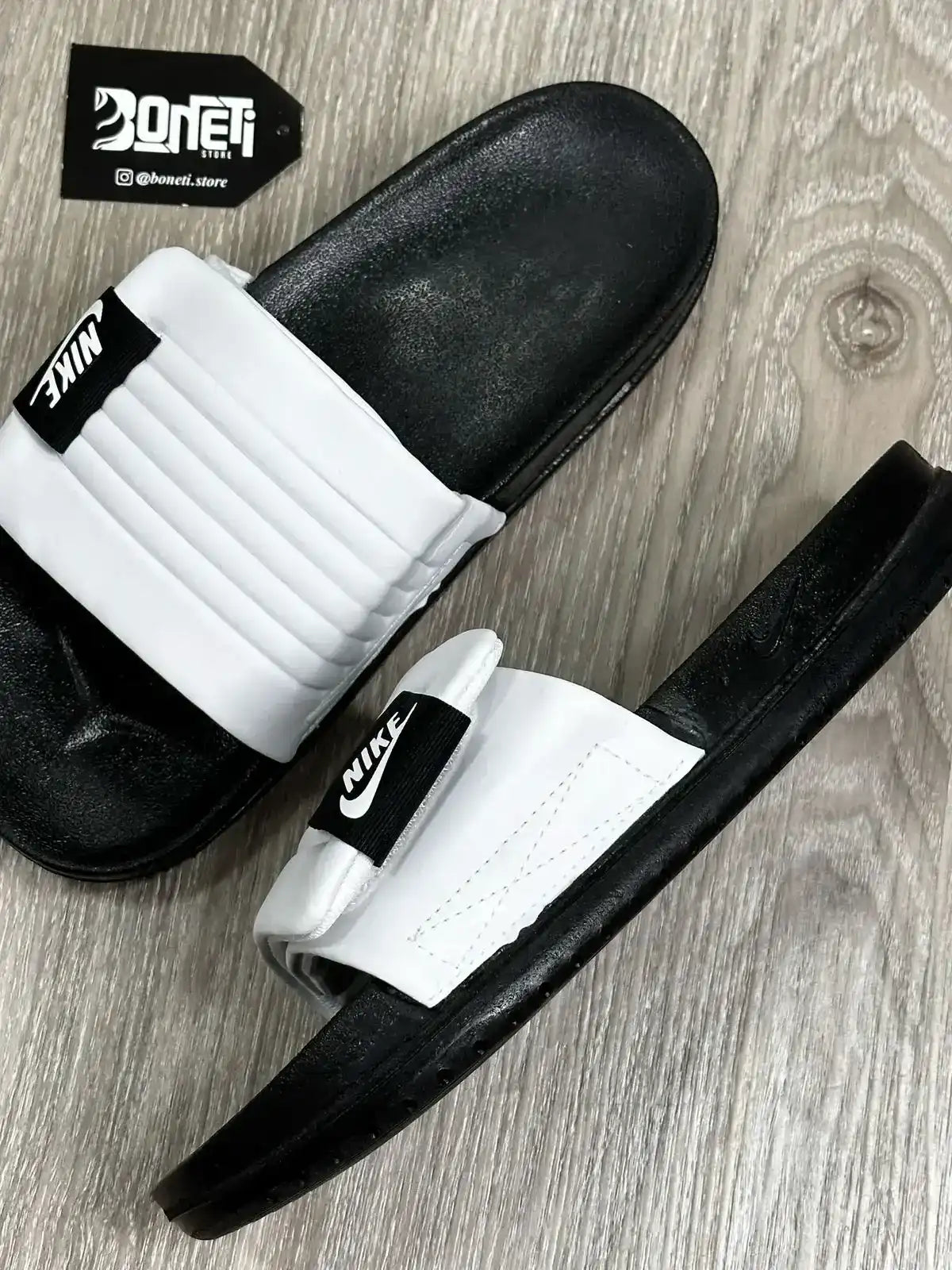 CHINELO SLIDE NK OFFCOURT - PRETO E BRANCO