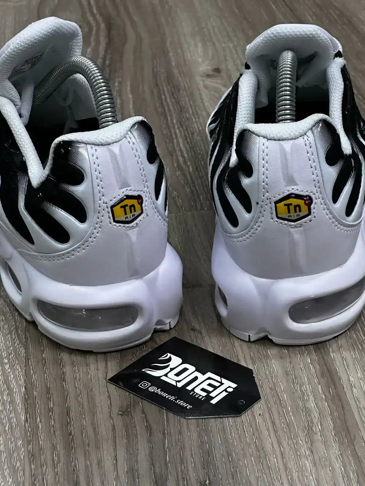 TÊNIS NK AIR MAX PLUS TN - KILLER WHALE