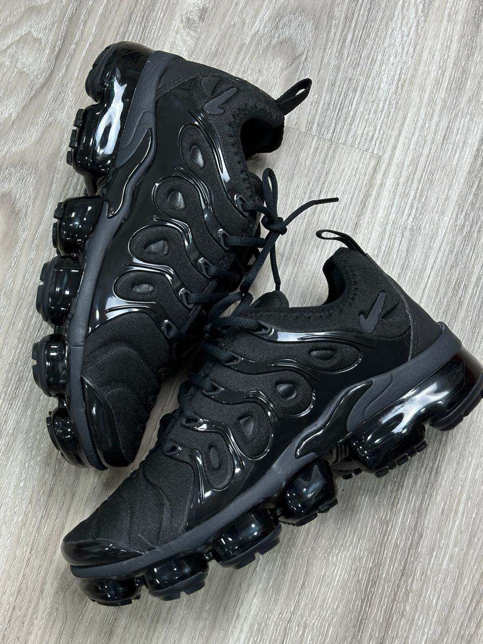 TÊNIS NK VAPORMAX PLUS - PRETO