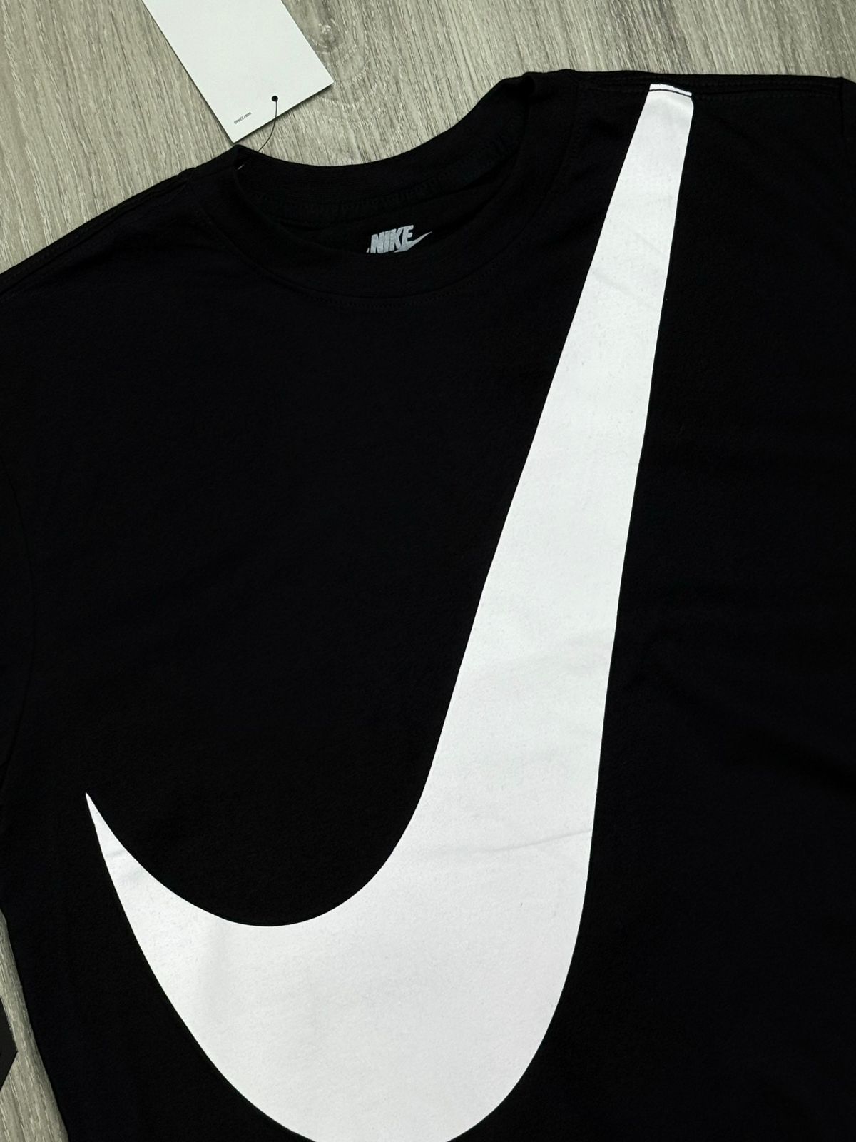 CAMISETA NK BIG LOGO - PRETA