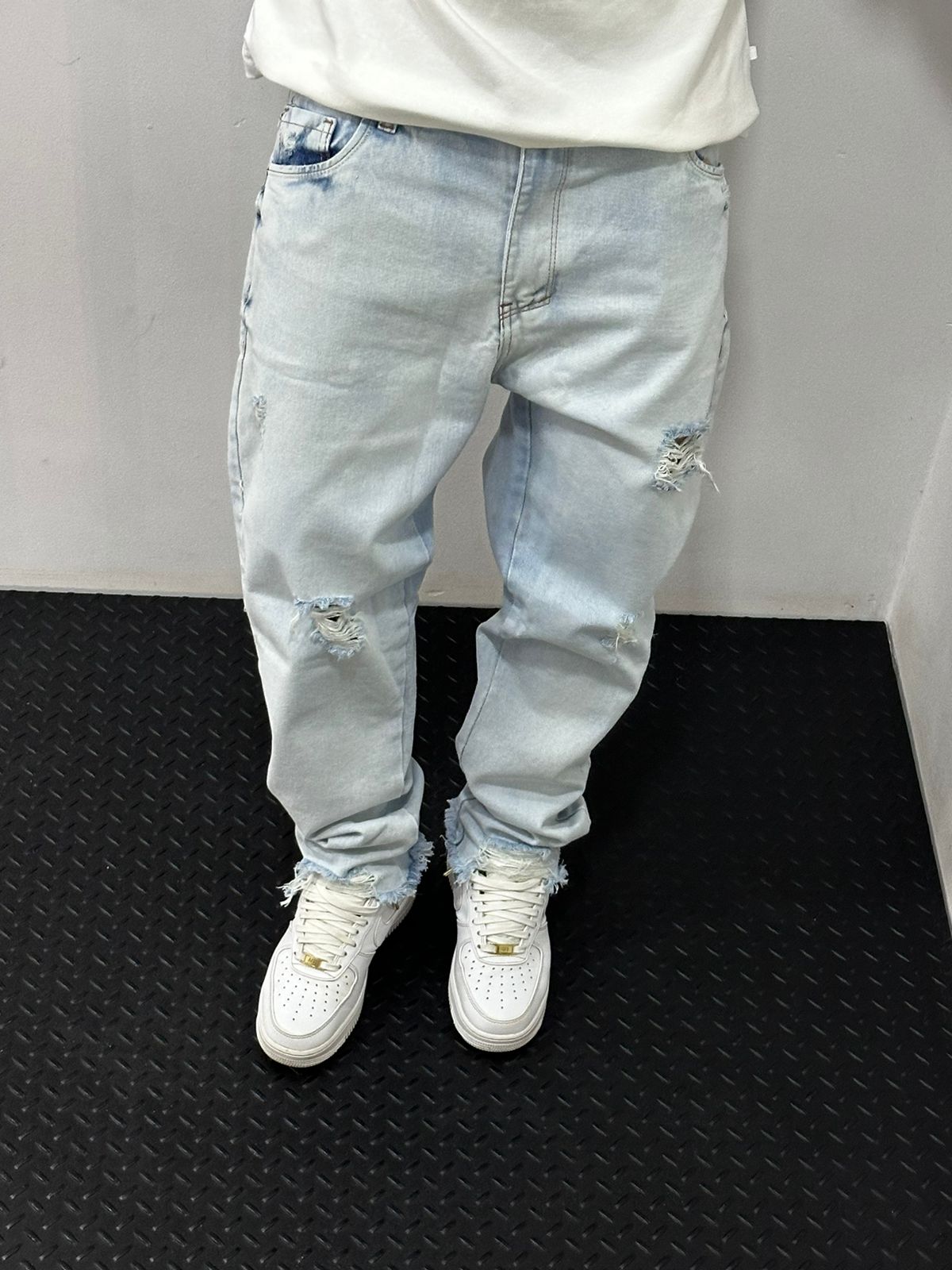 CALÇA JEANS RETA DESTROYED JAY JONES - 8040