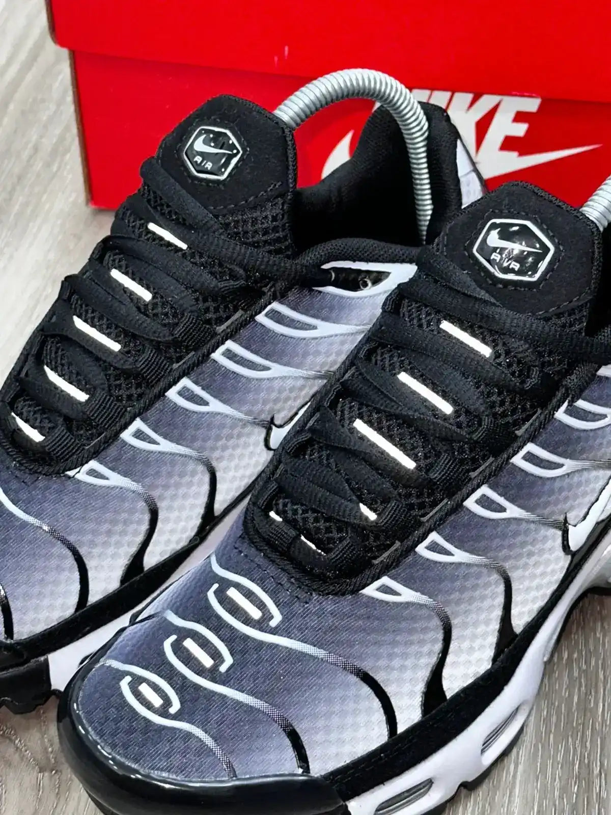 TÊNIS NK AIR MAX PLUS TN - METALLIC SILVER