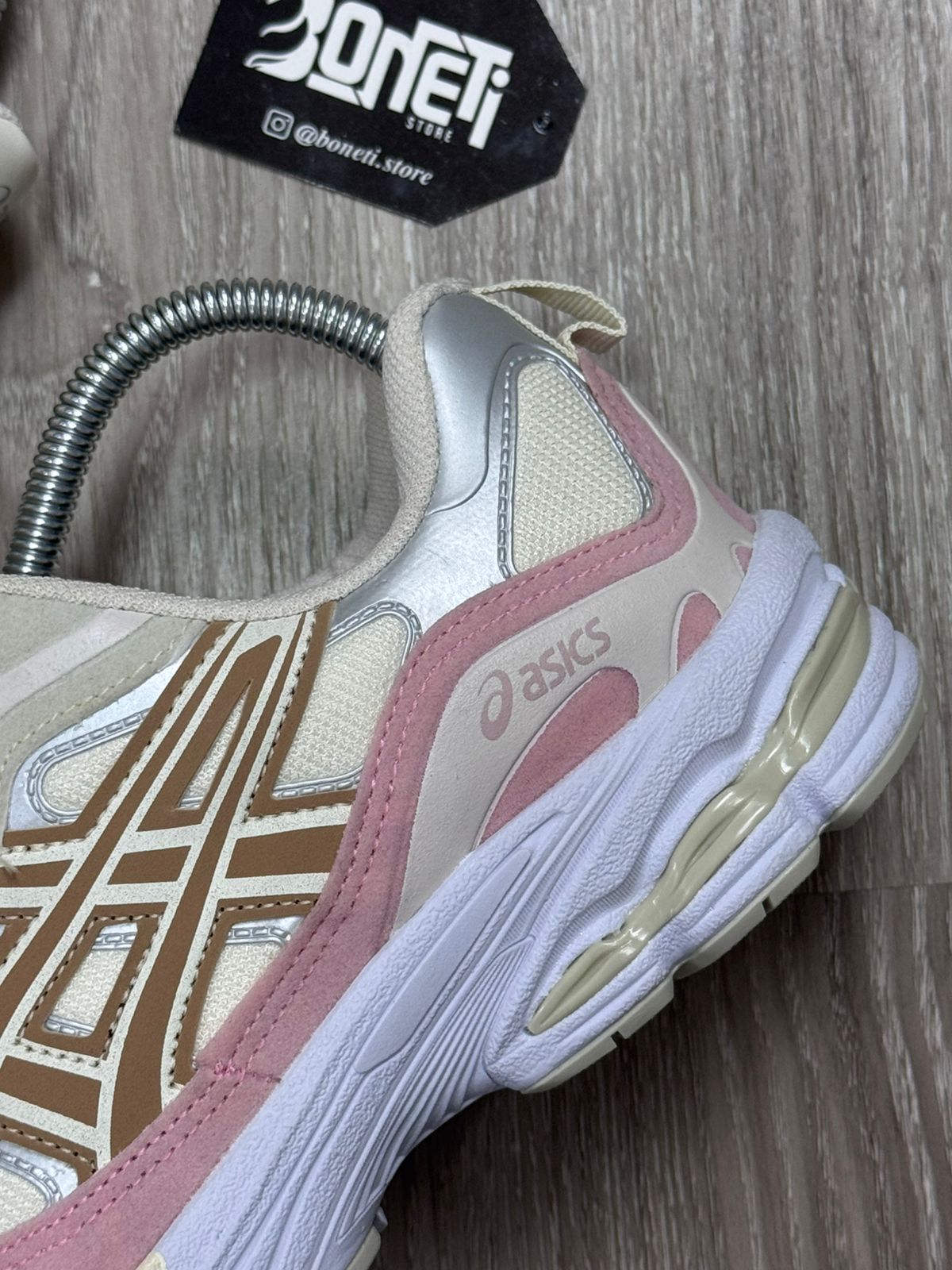 TÊNIS ASICS GEL NYC - BEGE E ROSA