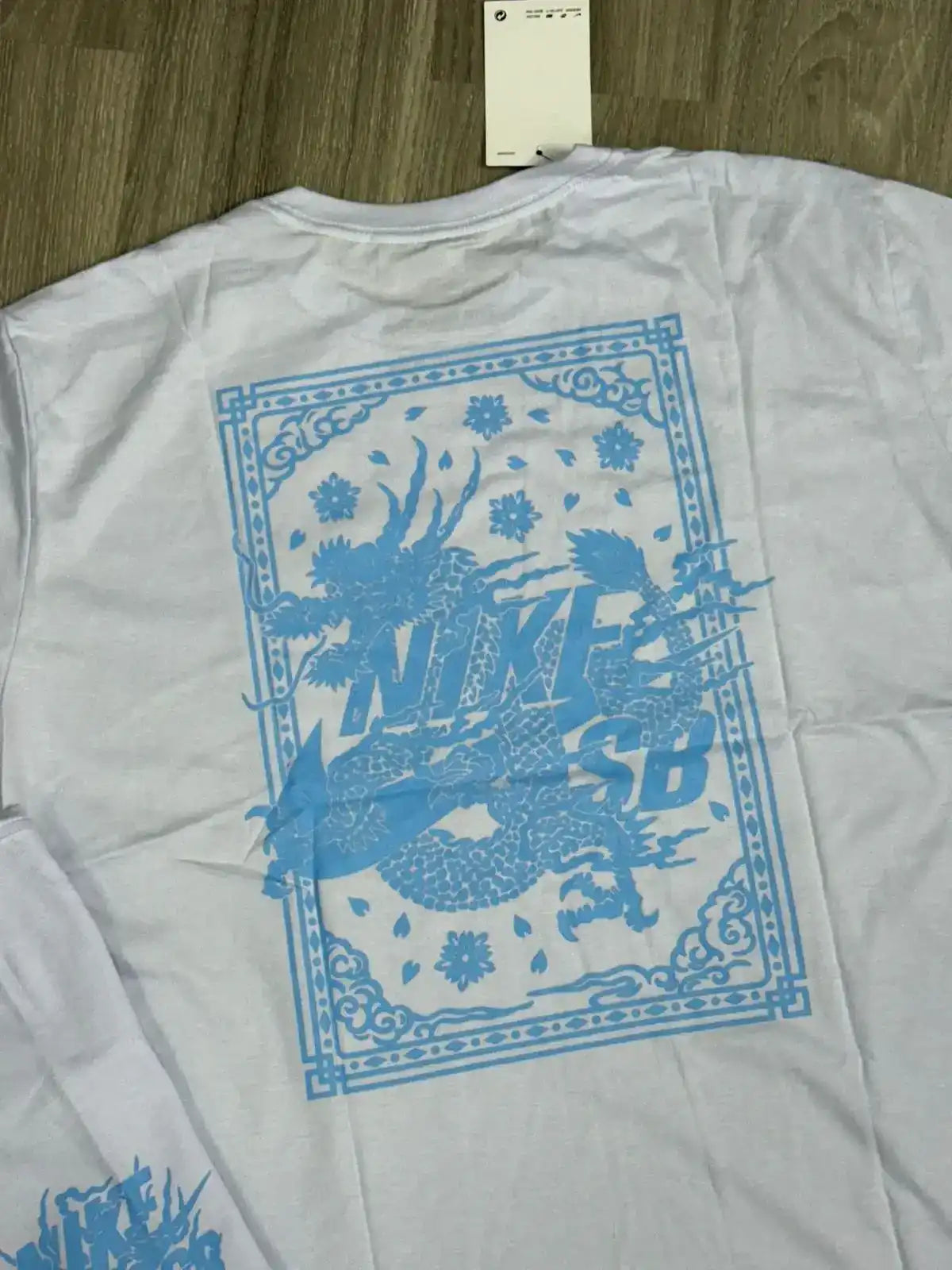 CAMISETA NK SB DRAGON - BRANCA E AZUL