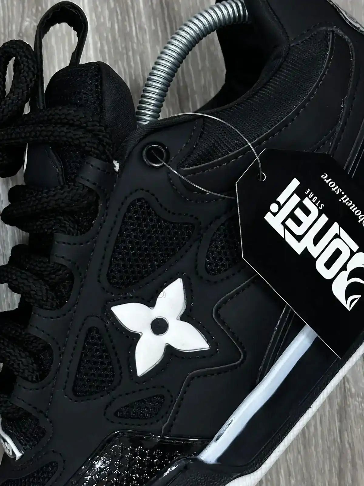 TÊNIS LV SKT - PRETO/BRANCO