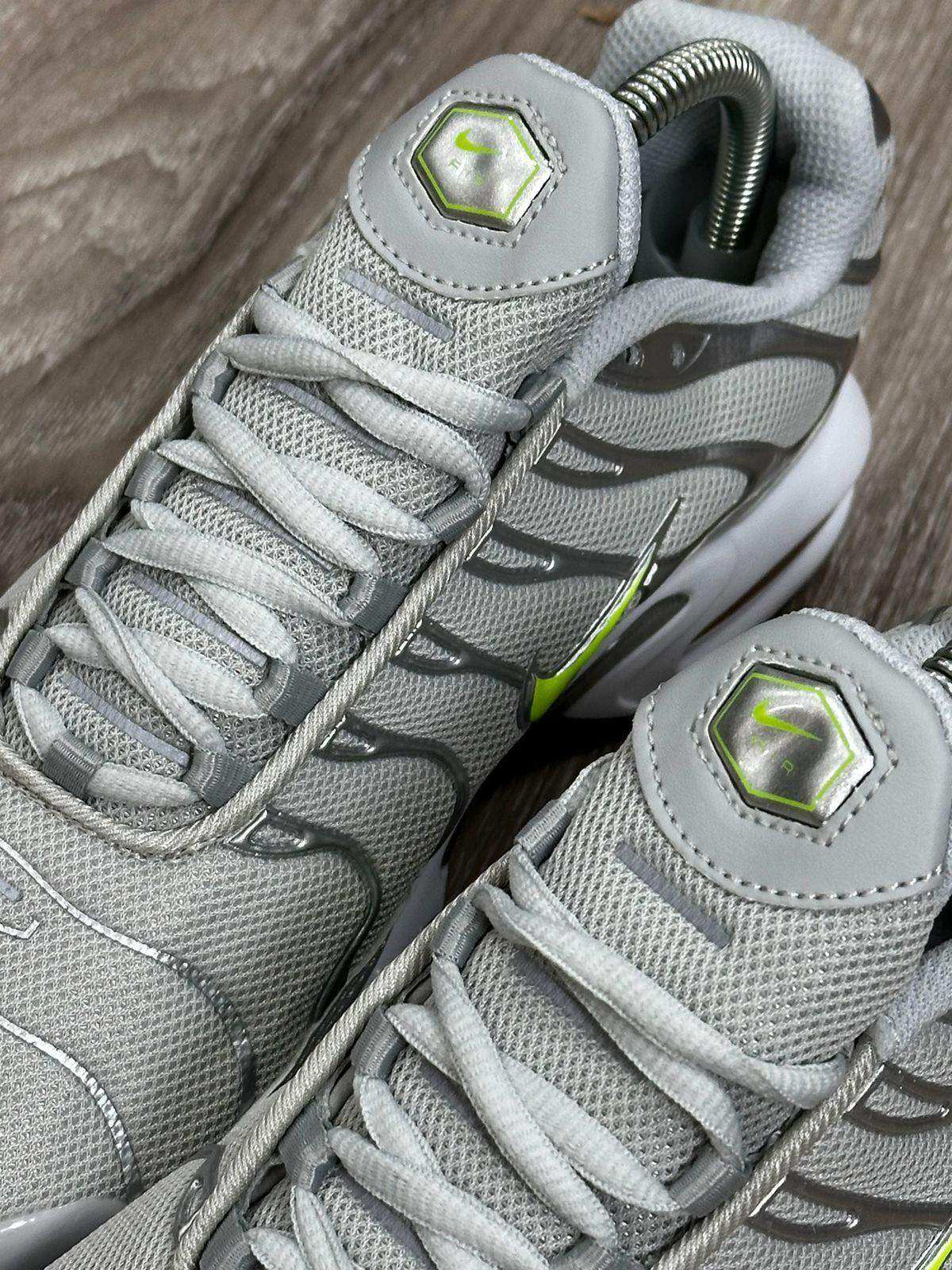 TÊNIS NK AIR MAX PLUS TN - WOLF GREEN